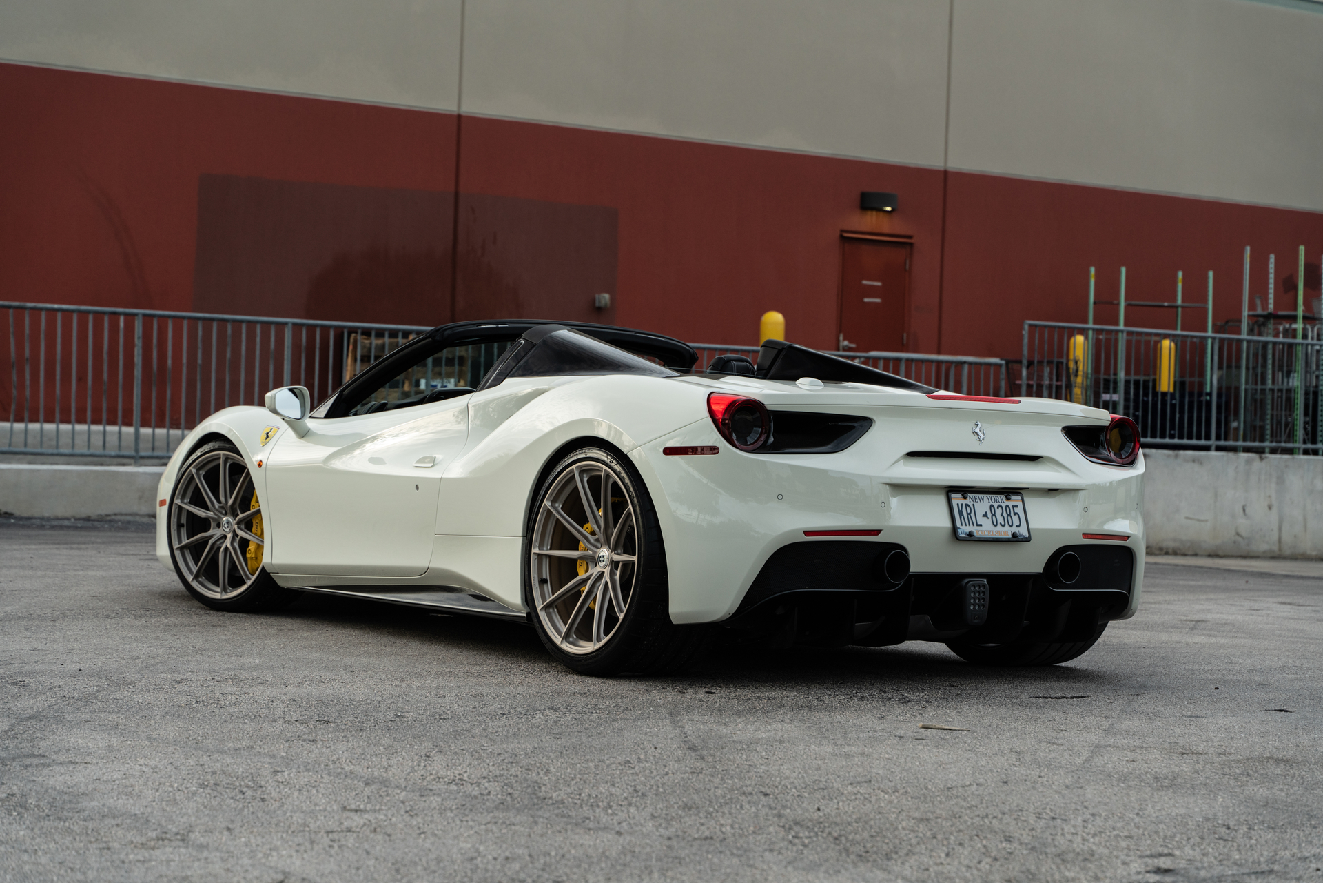 Ferrari 488 | Bianco Fuji | on HRE P104SC | Satin White Gold