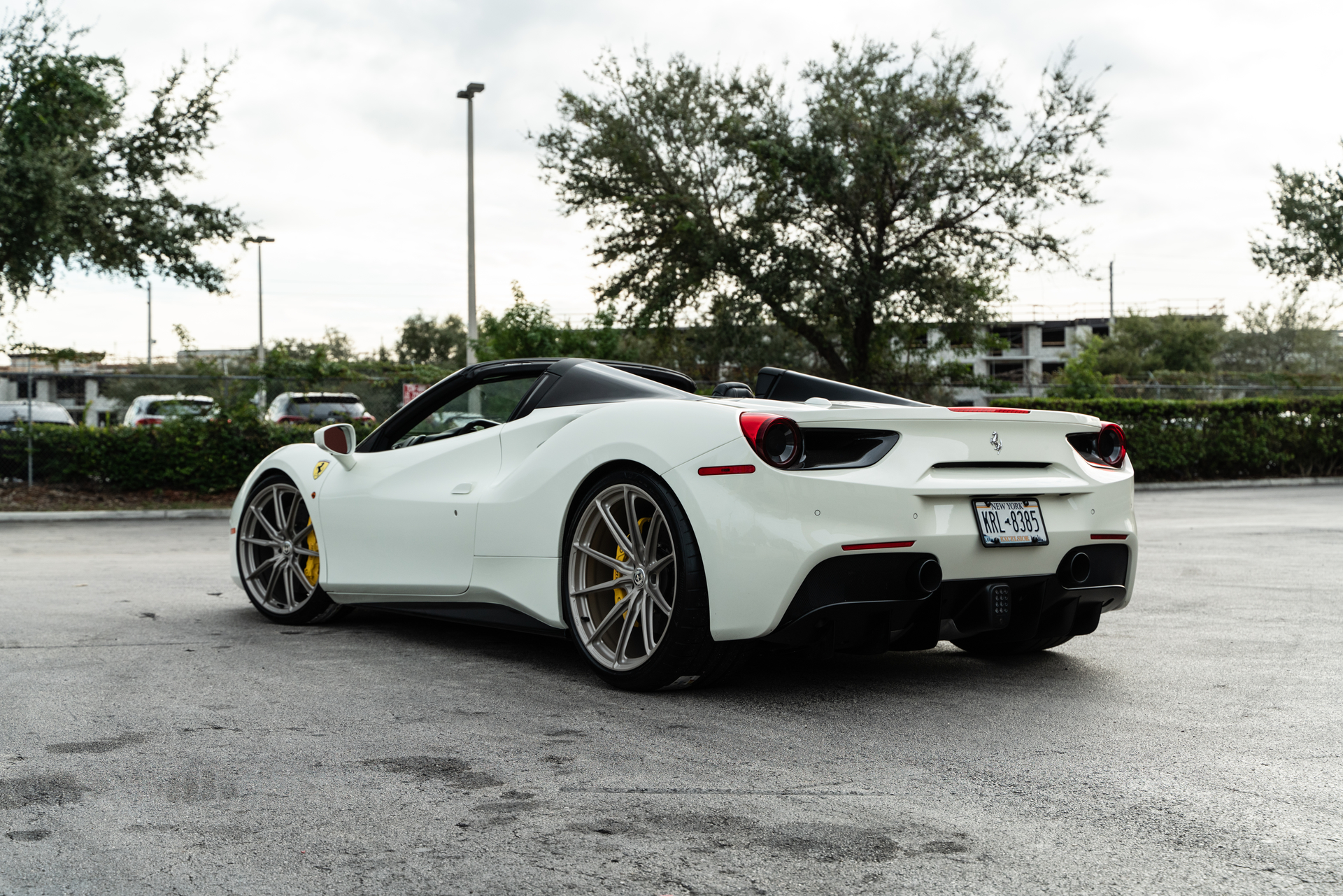 Ferrari 488 | Bianco Fuji | on HRE P104SC | Satin White Gold