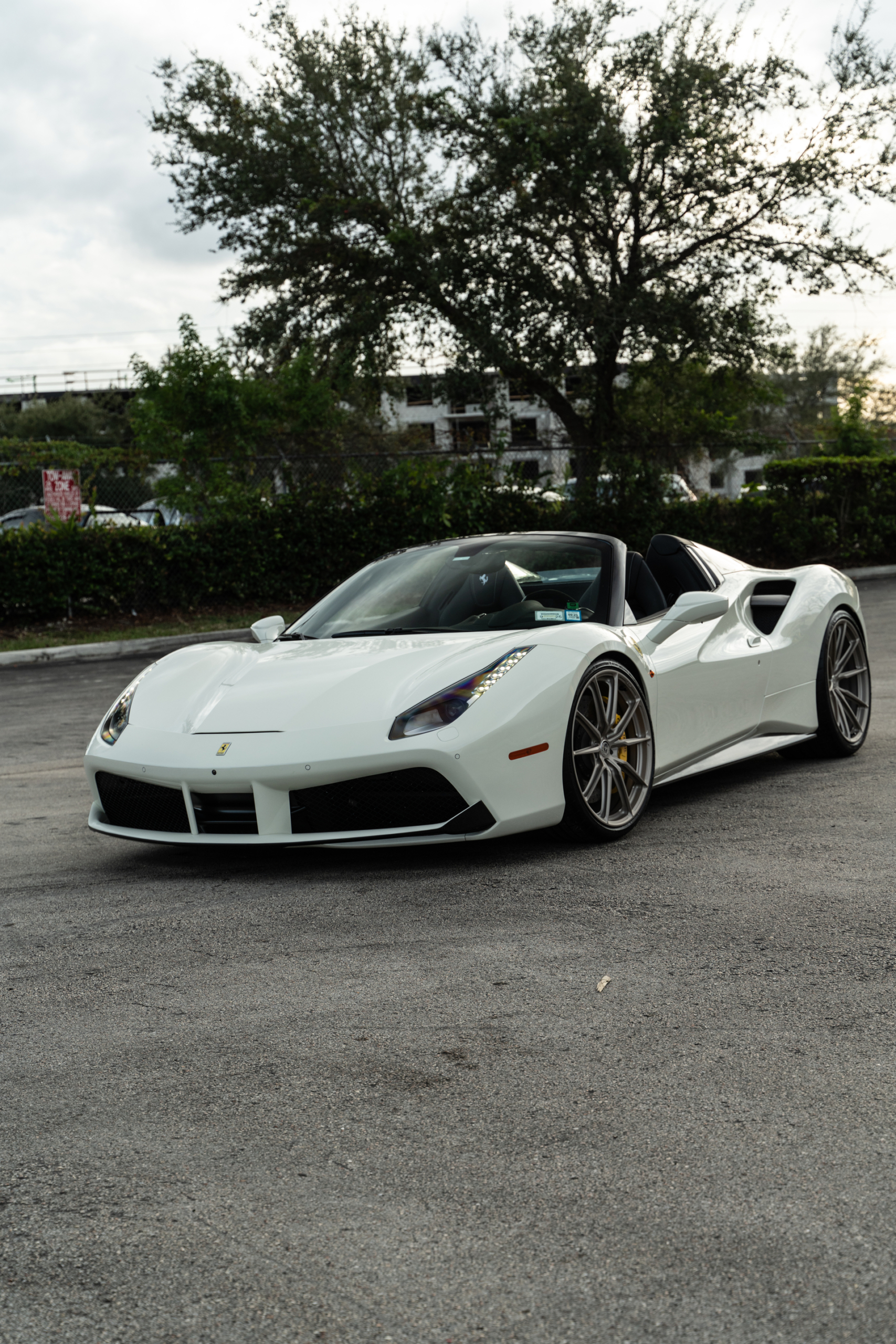Ferrari 488 | Bianco Fuji | on HRE P104SC | Satin White Gold