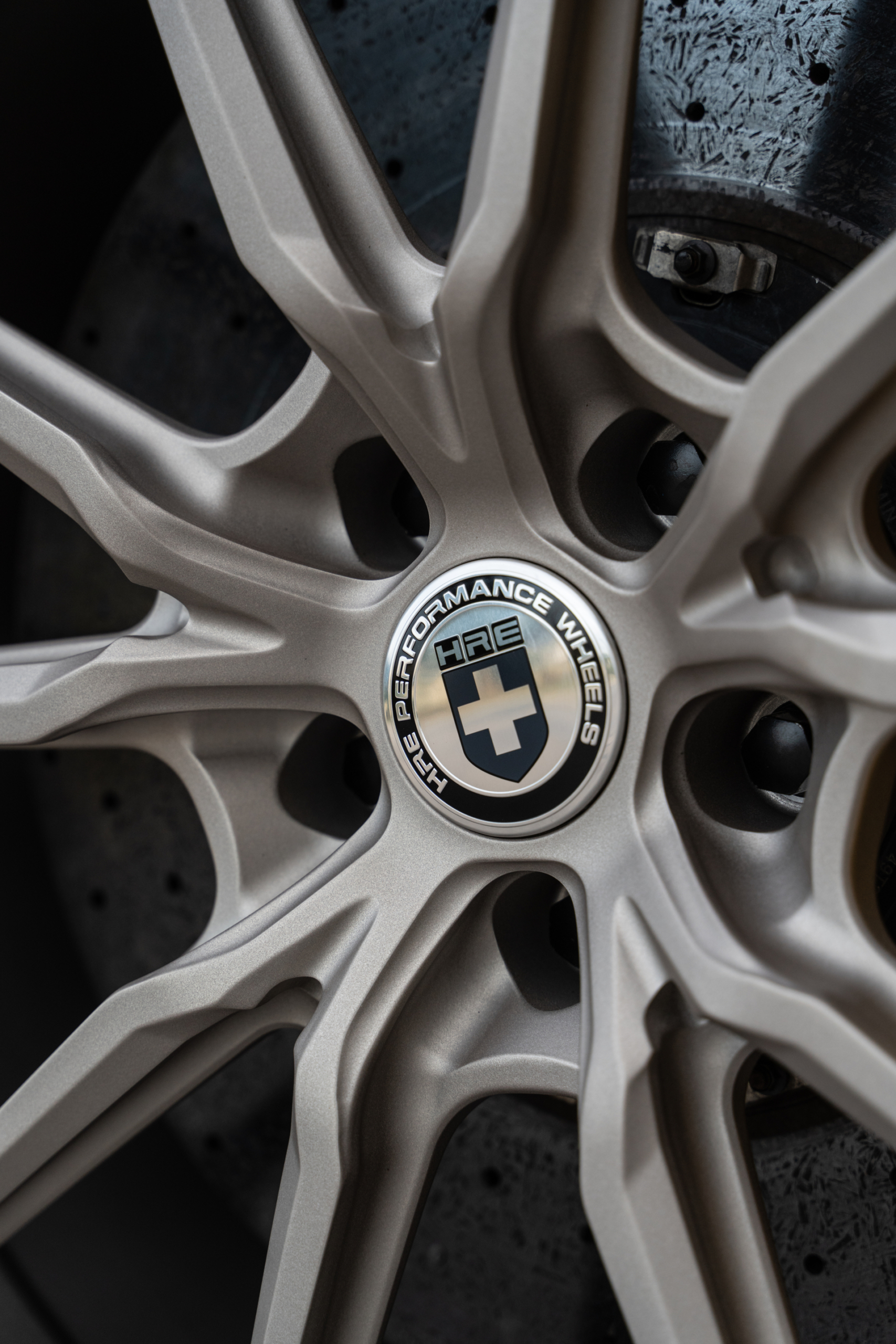 Ferrari 488 | Bianco Fuji | on HRE P104SC | Satin White Gold