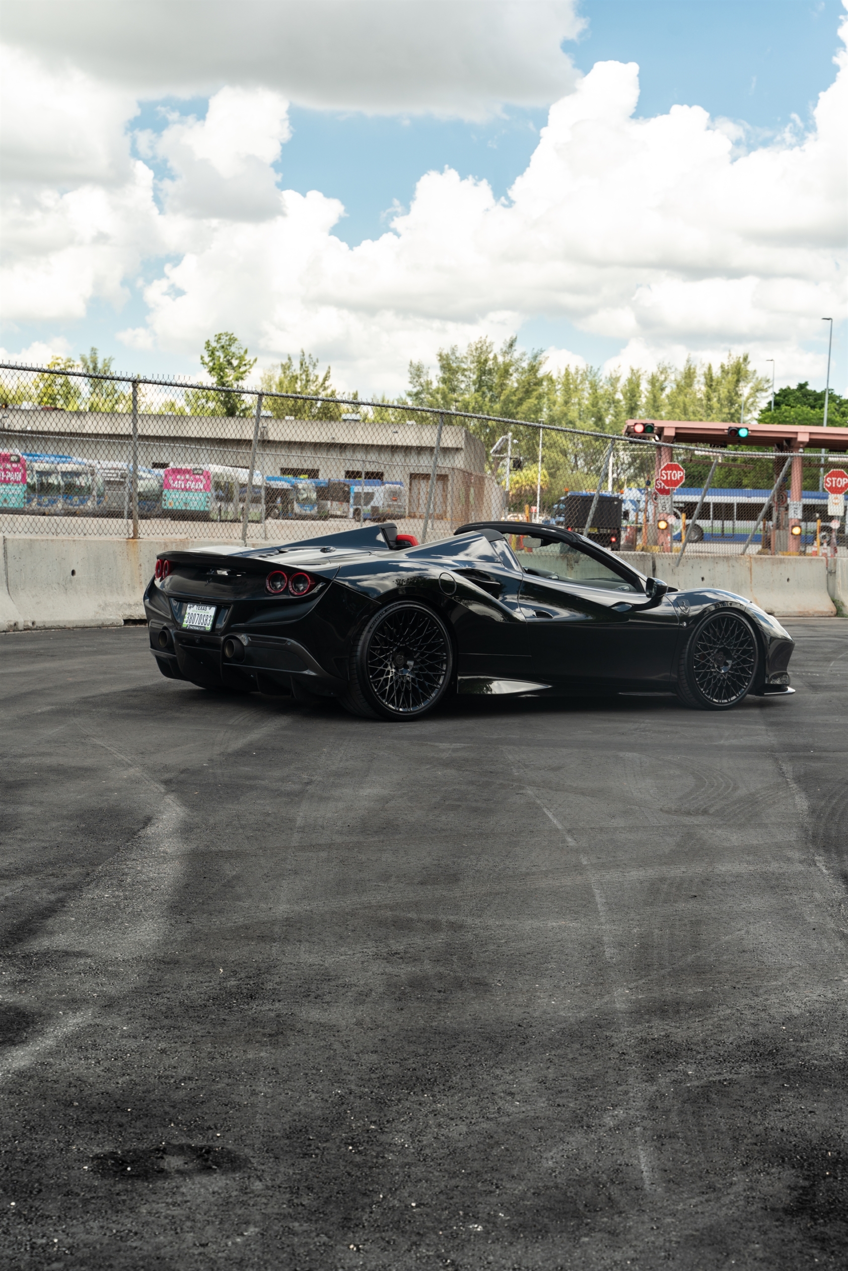 Ferrari F8 | Nero | on HRE 501M | Gloss Black