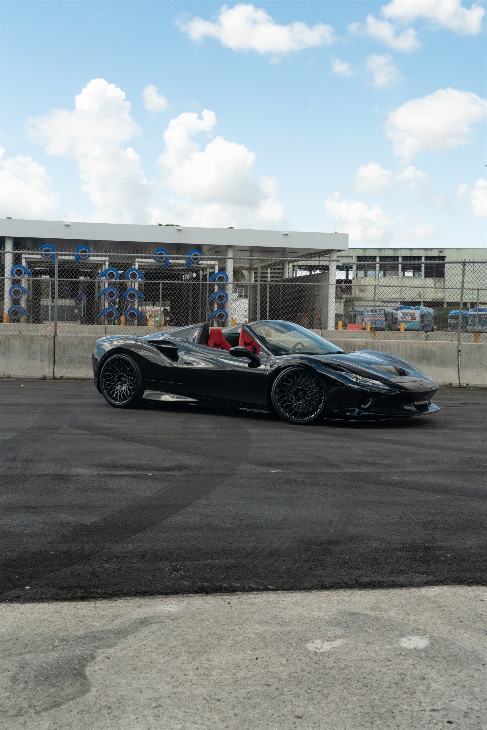 Ferrari F8 | Nero | on HRE 501M | Gloss Black