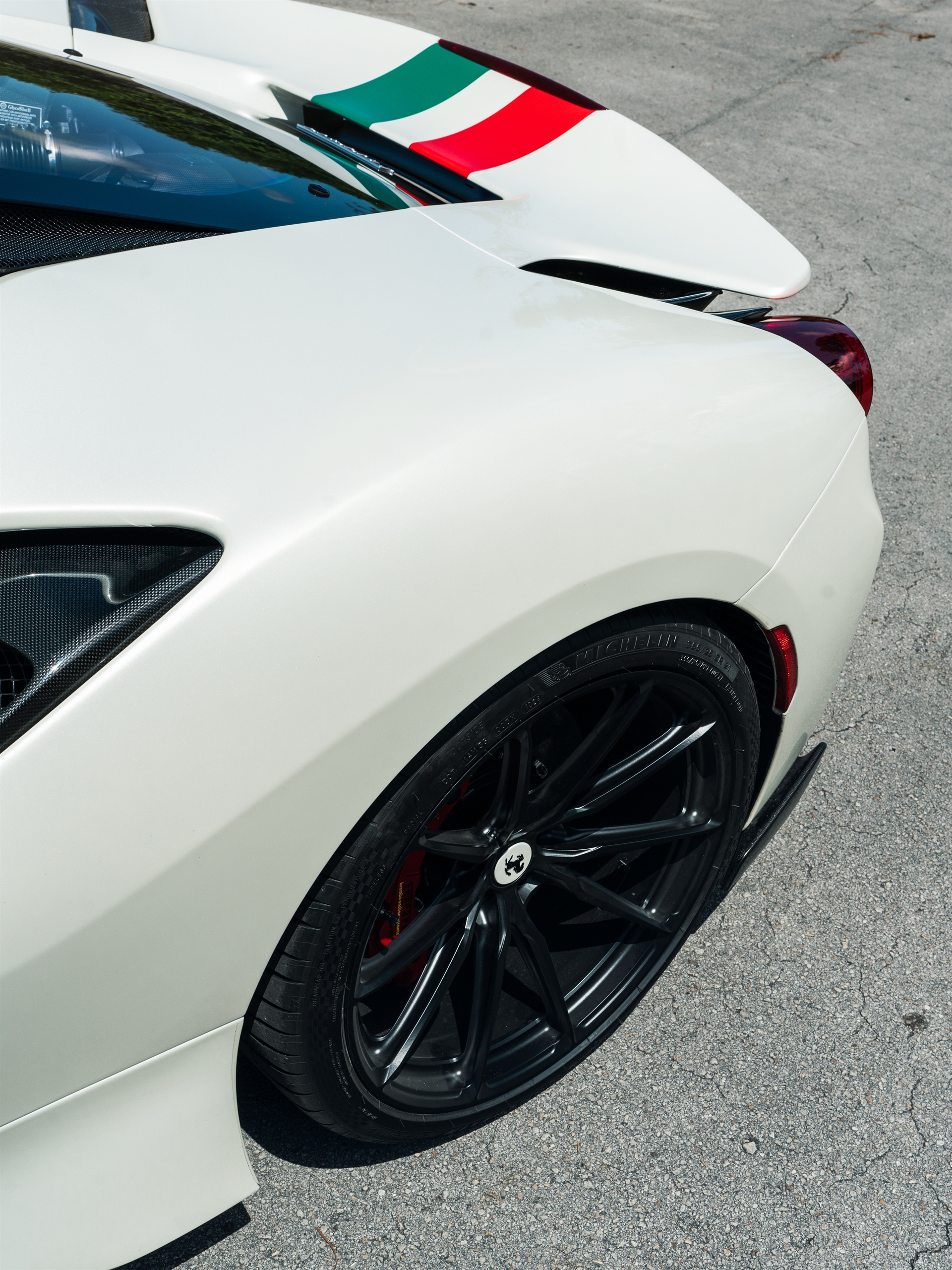 Ferrari 488 Pista | Bianco Avus | on HRE P104SC | Satin Black