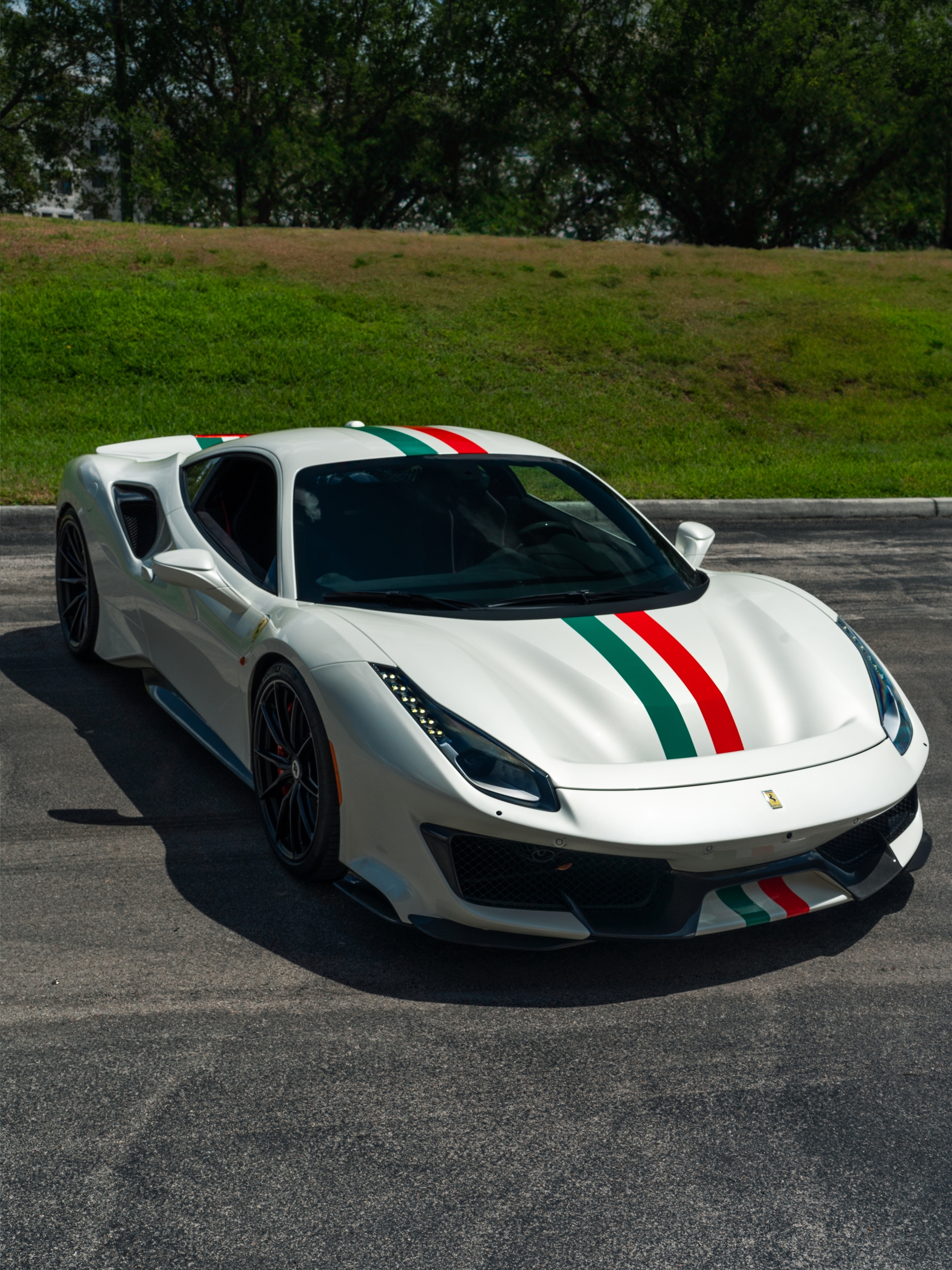 Ferrari 488 Pista | Bianco Avus | on HRE P104SC | Satin Black