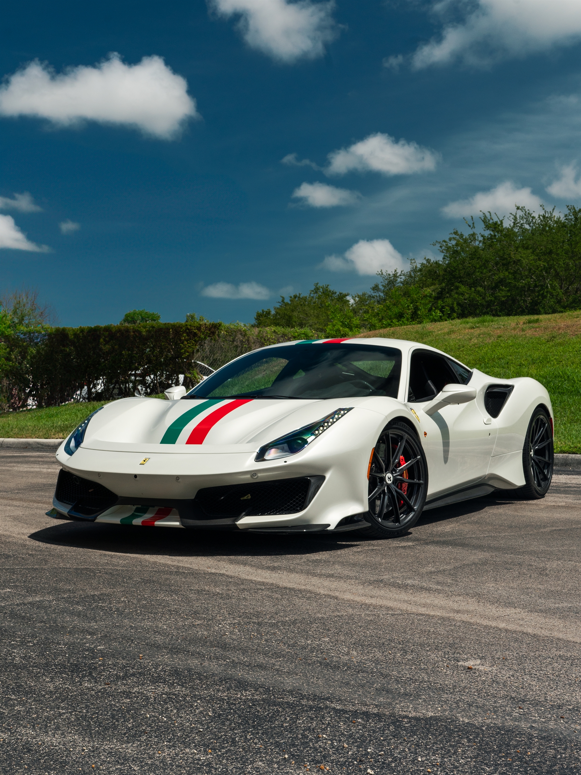 Ferrari 488 Pista | Bianco Avus | on HRE P104SC | Satin Black