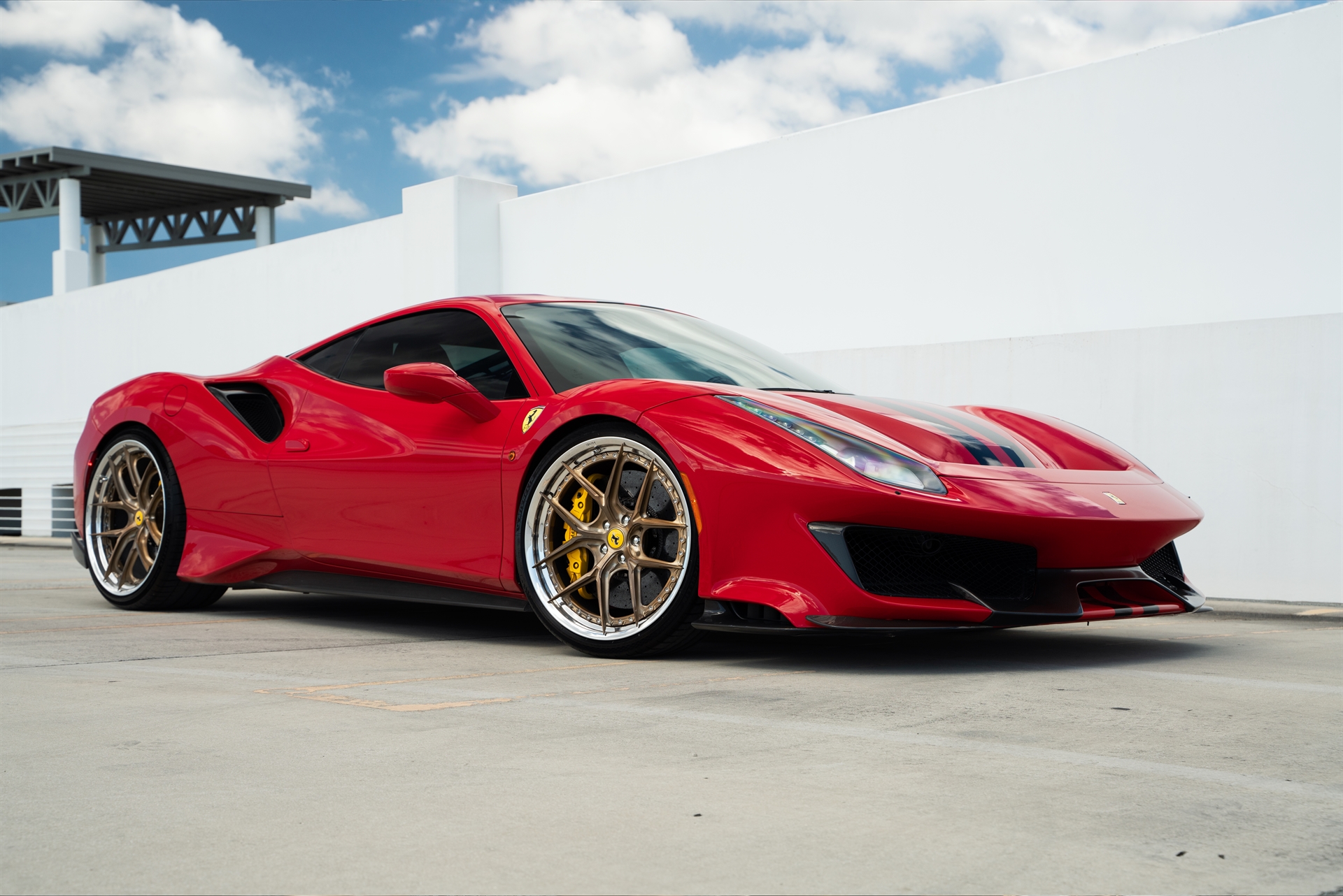 Ferrari 488 Pista | Rosso Scuderia | on HRE S101SC | Brushed Champagne