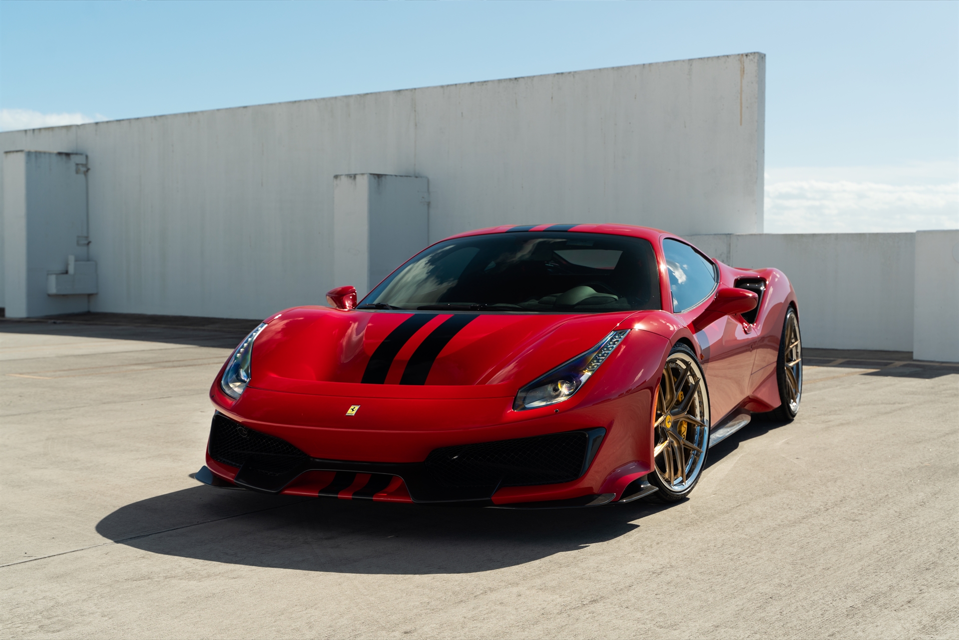 Ferrari 488 Pista | Rosso Scuderia | on HRE S101SC | Brushed Champagne