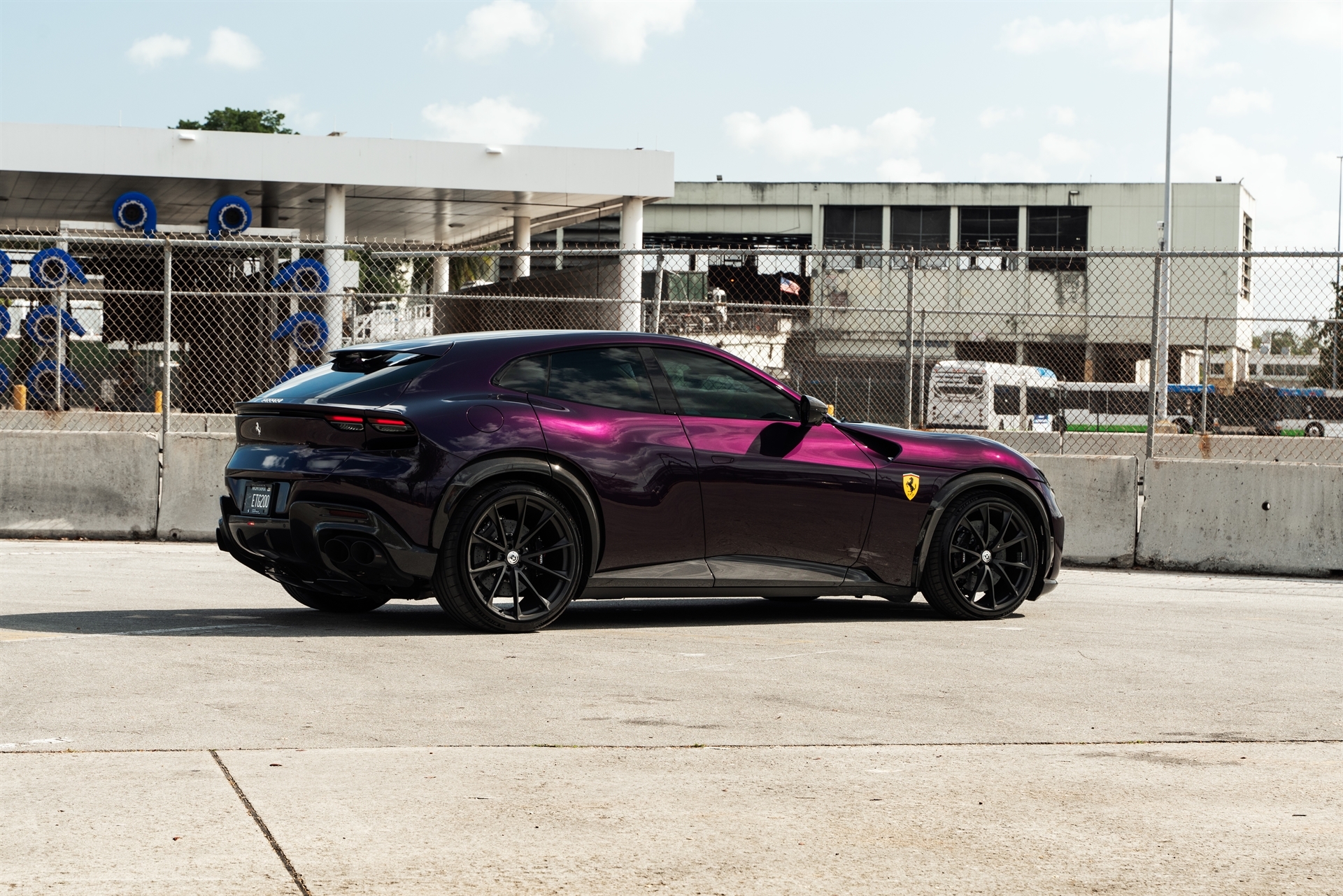 Ferrari Purosangue | Hong Kong Viola | on HRE P204 | Satin Black