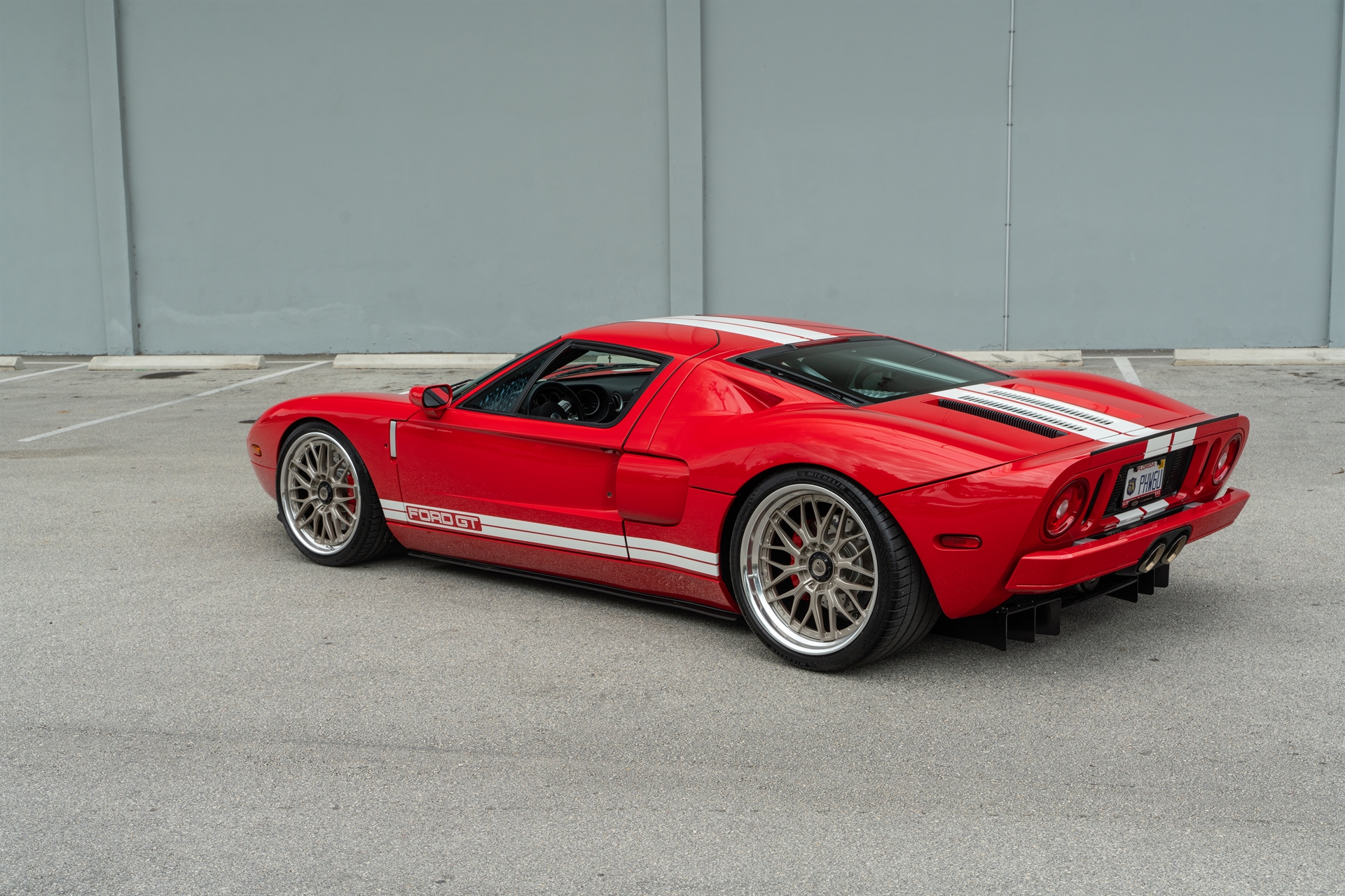 Ford GT MK1 | Ruby Red | on ANRKY RS1 | Satin White Gold