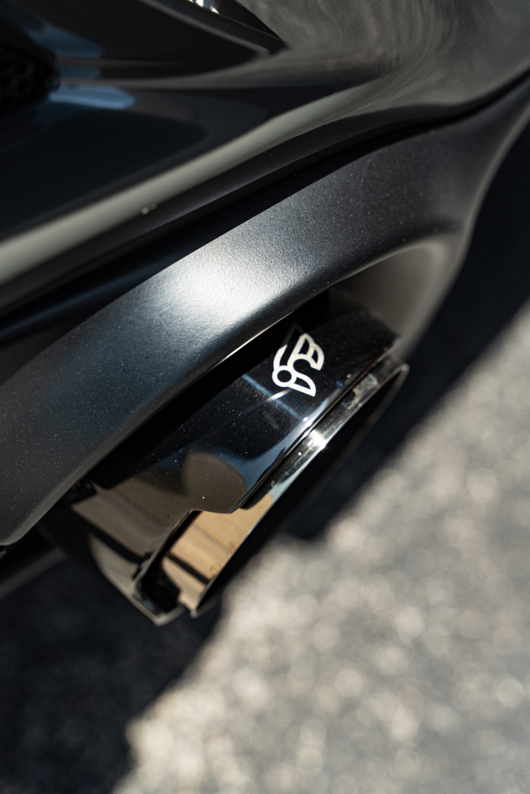 Ferarri F8 | Grigio Medio | on HRE P104SC | Gloss Black