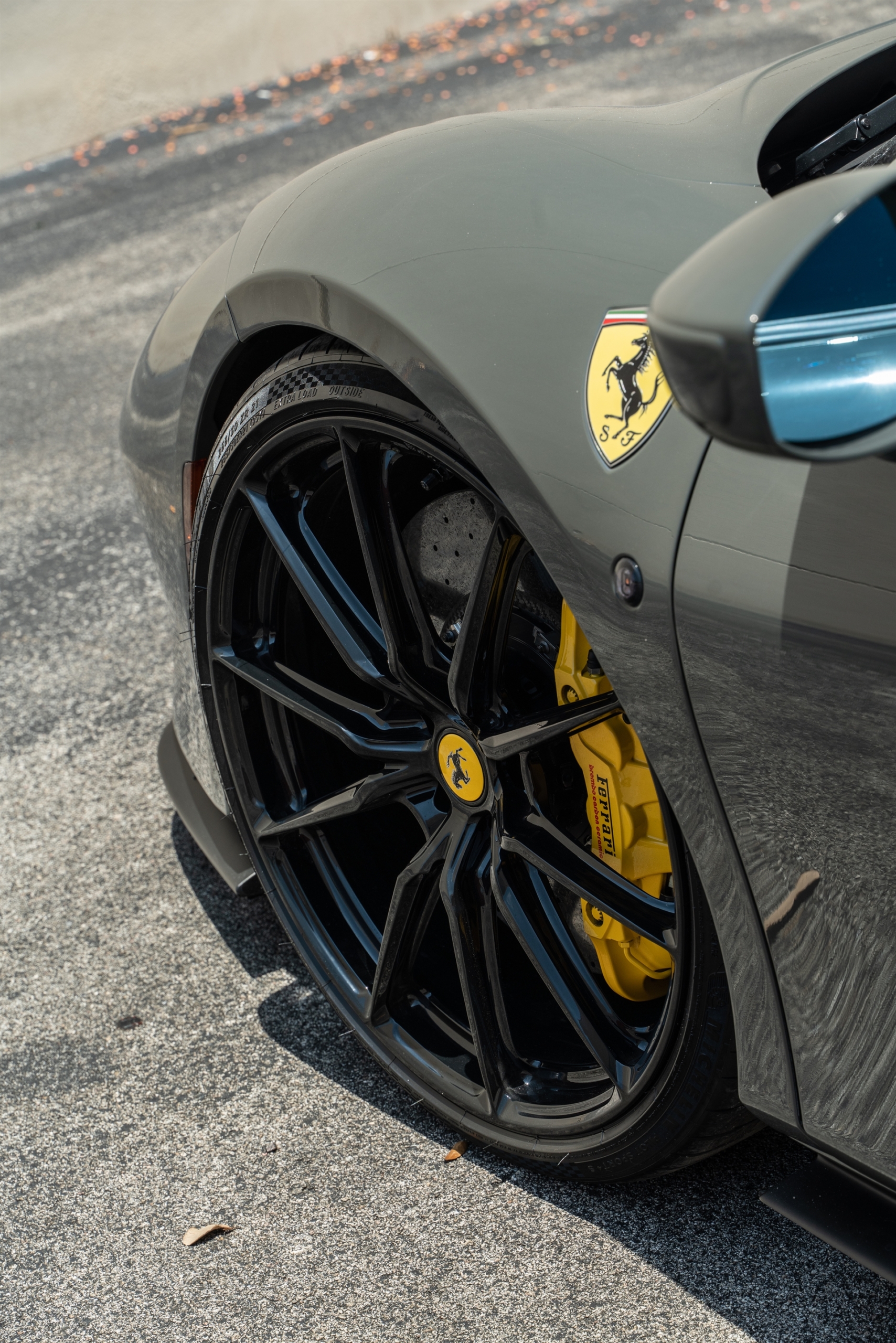 Ferarri F8 | Grigio Medio | on HRE P104SC | Gloss Black