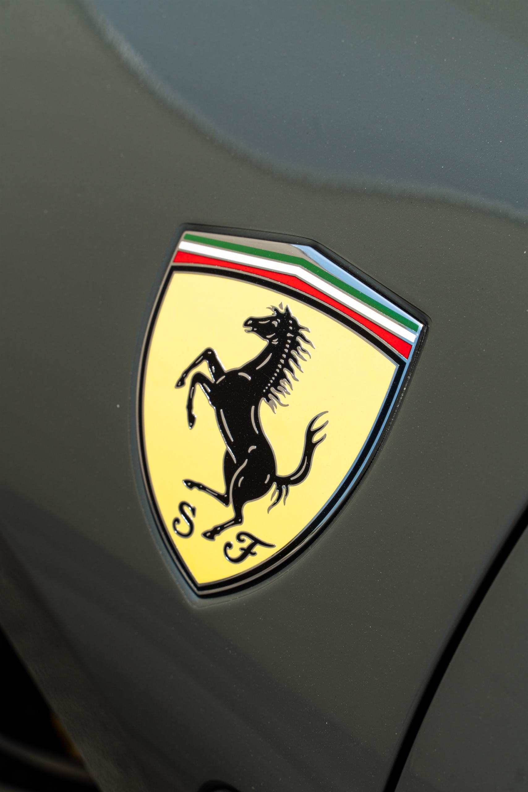 Ferarri F8 | Grigio Medio | on HRE P104SC | Gloss Black