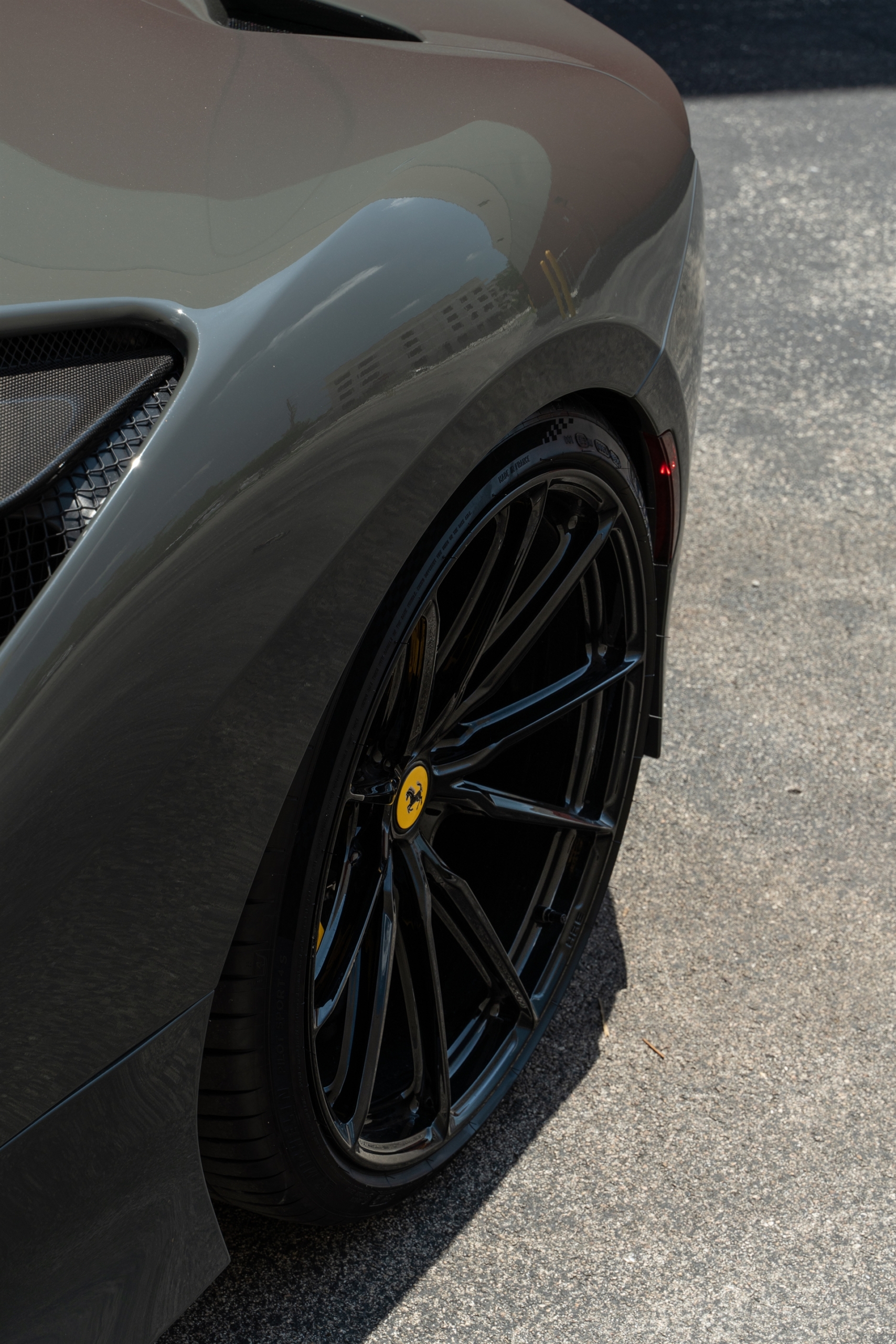 Ferarri F8 | Grigio Medio | on HRE P104SC | Gloss Black