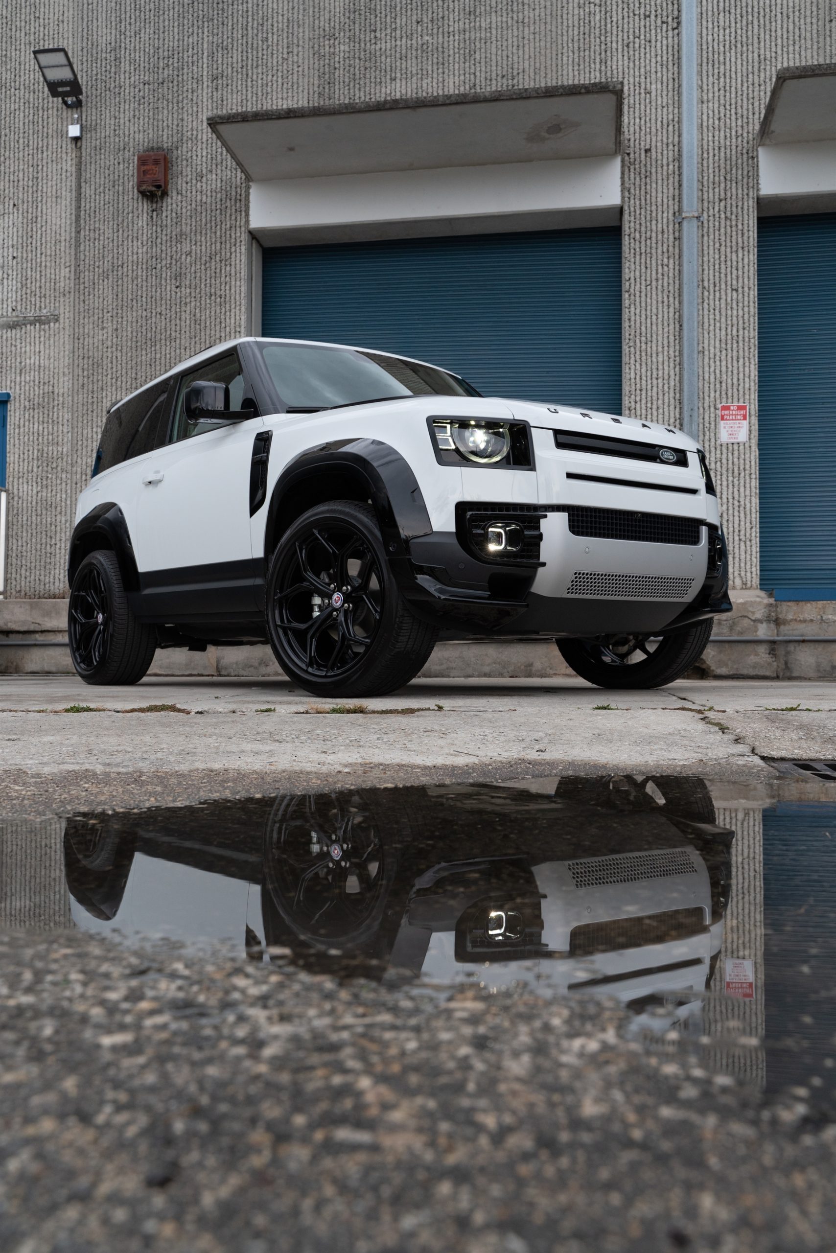 Land Rover Discovery 90 | Fuji White | on HRE P11SC | Gloss Black | Urban Automotive Widetrack Kit
