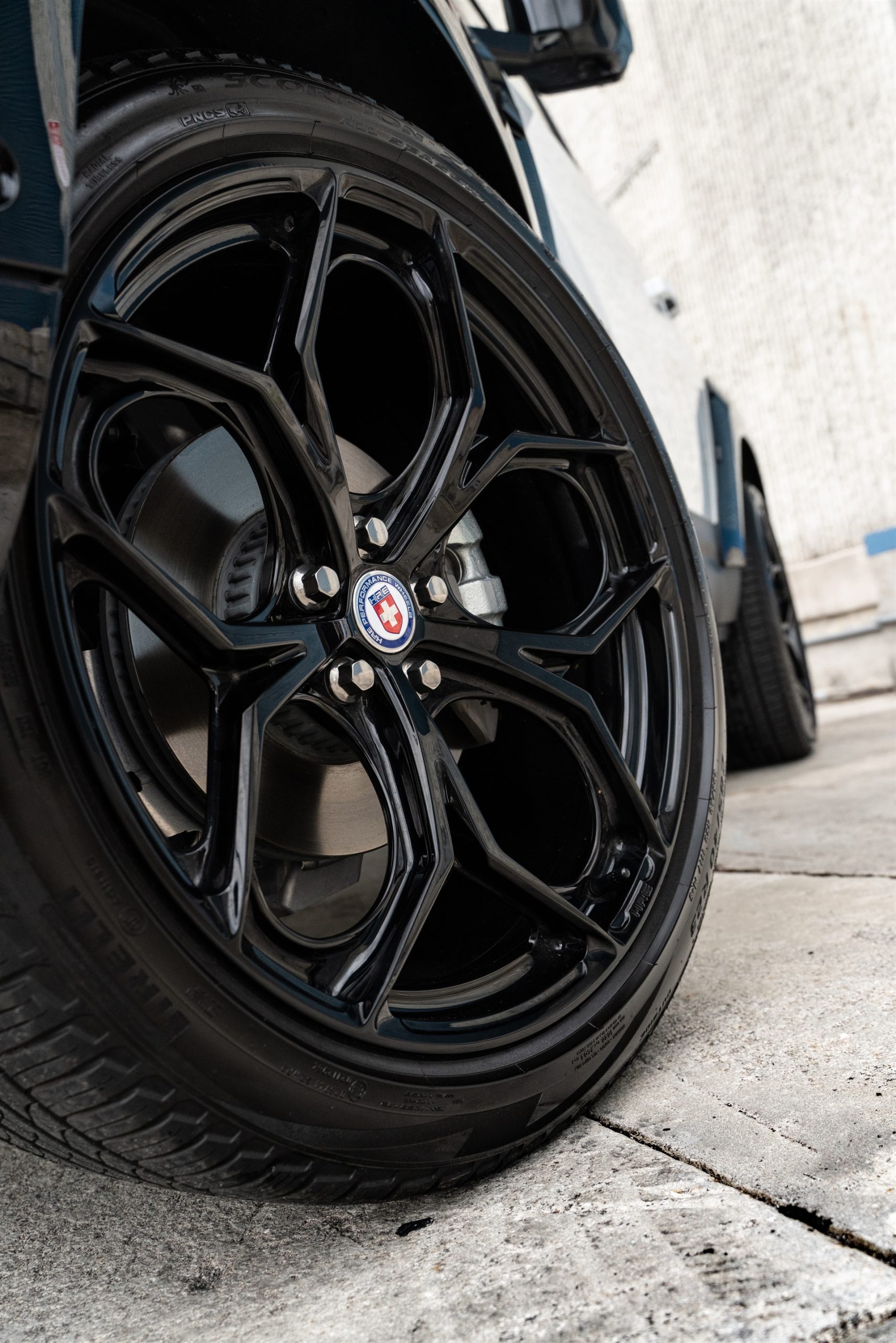 Land Rover Discovery 90 | Fuji White | on HRE P11SC | Gloss Black | Urban Automotive Widetrack Kit