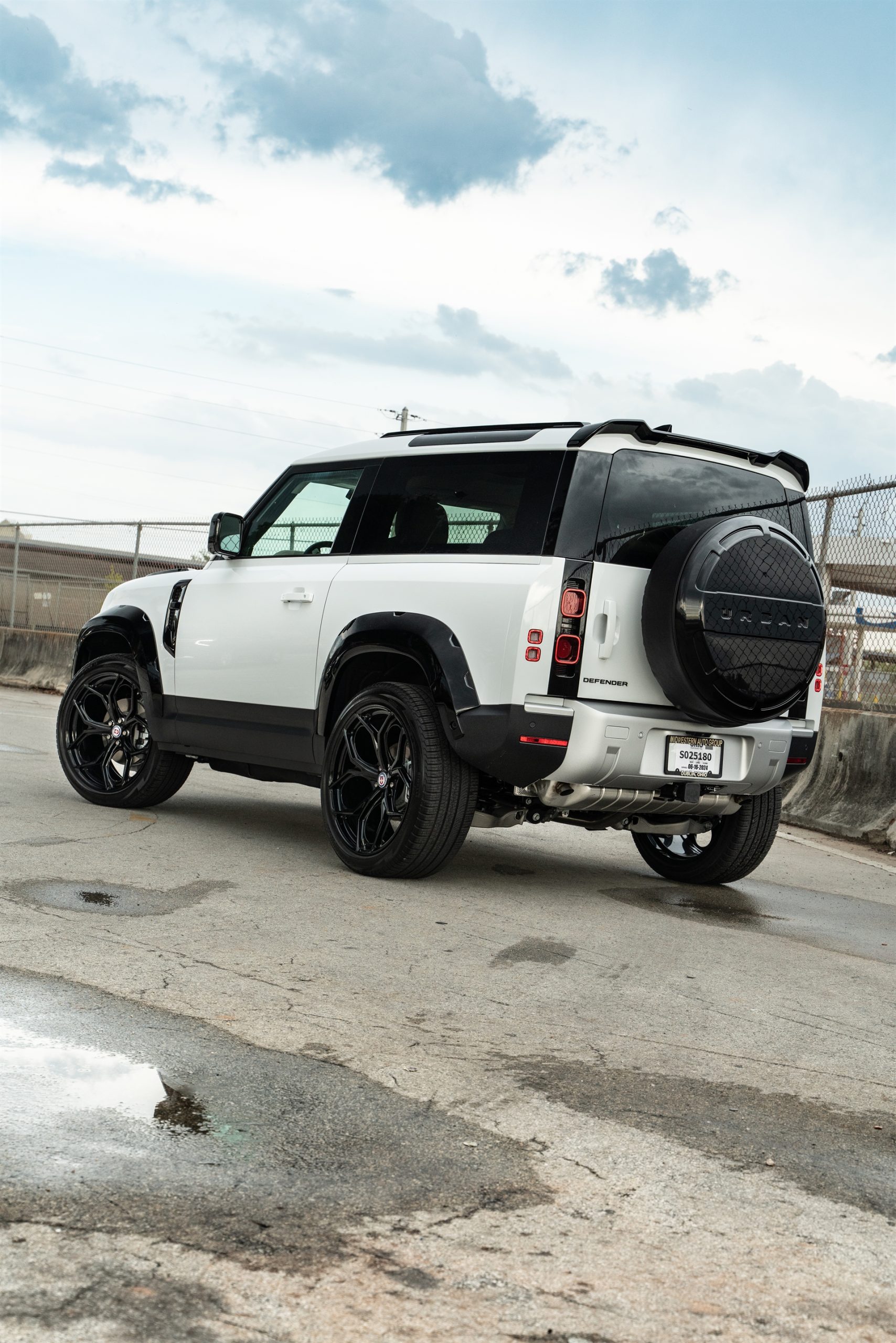 Land Rover Discovery 90 | Fuji White | on HRE P11SC | Gloss Black | Urban Automotive Widetrack Kit