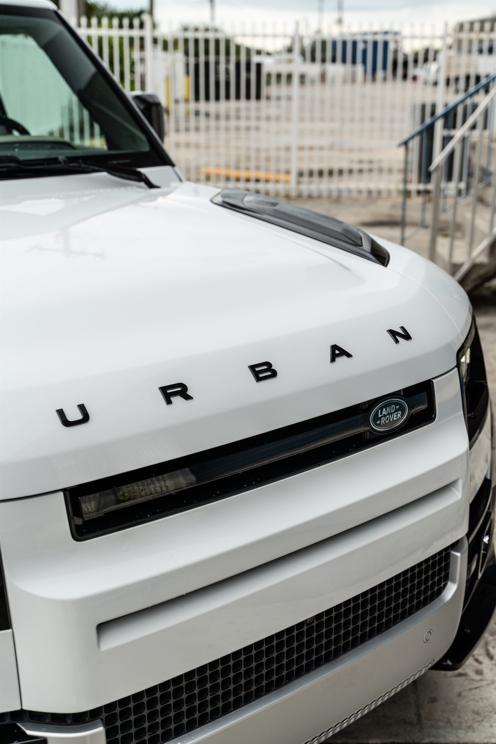 Land Rover Discovery 90 | Fuji White | on HRE P11SC | Gloss Black | Urban Automotive Widetrack Kit