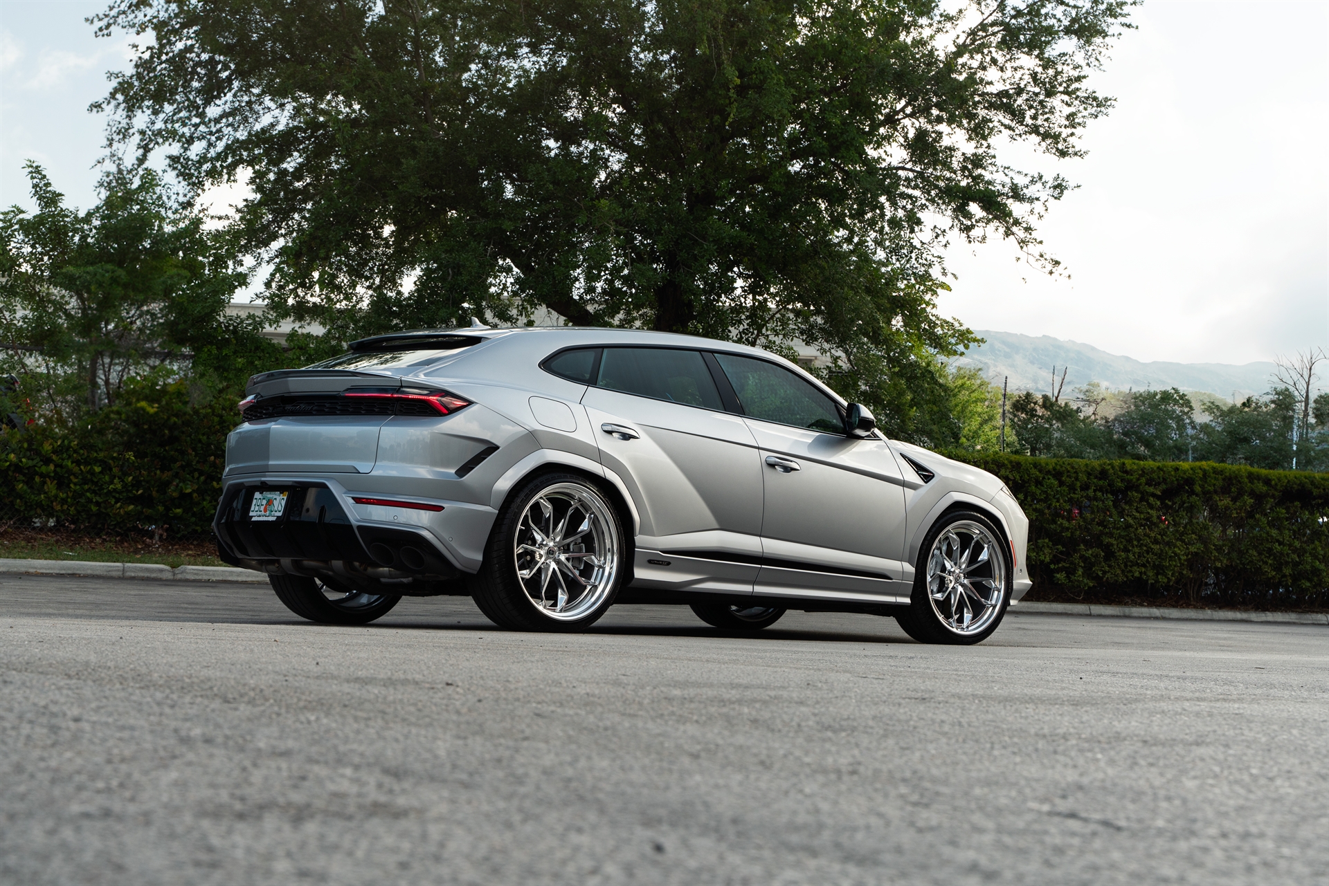 Lamborghini Urus SE | Grigio Nimbus | on HRE S201H | Polished Clear  