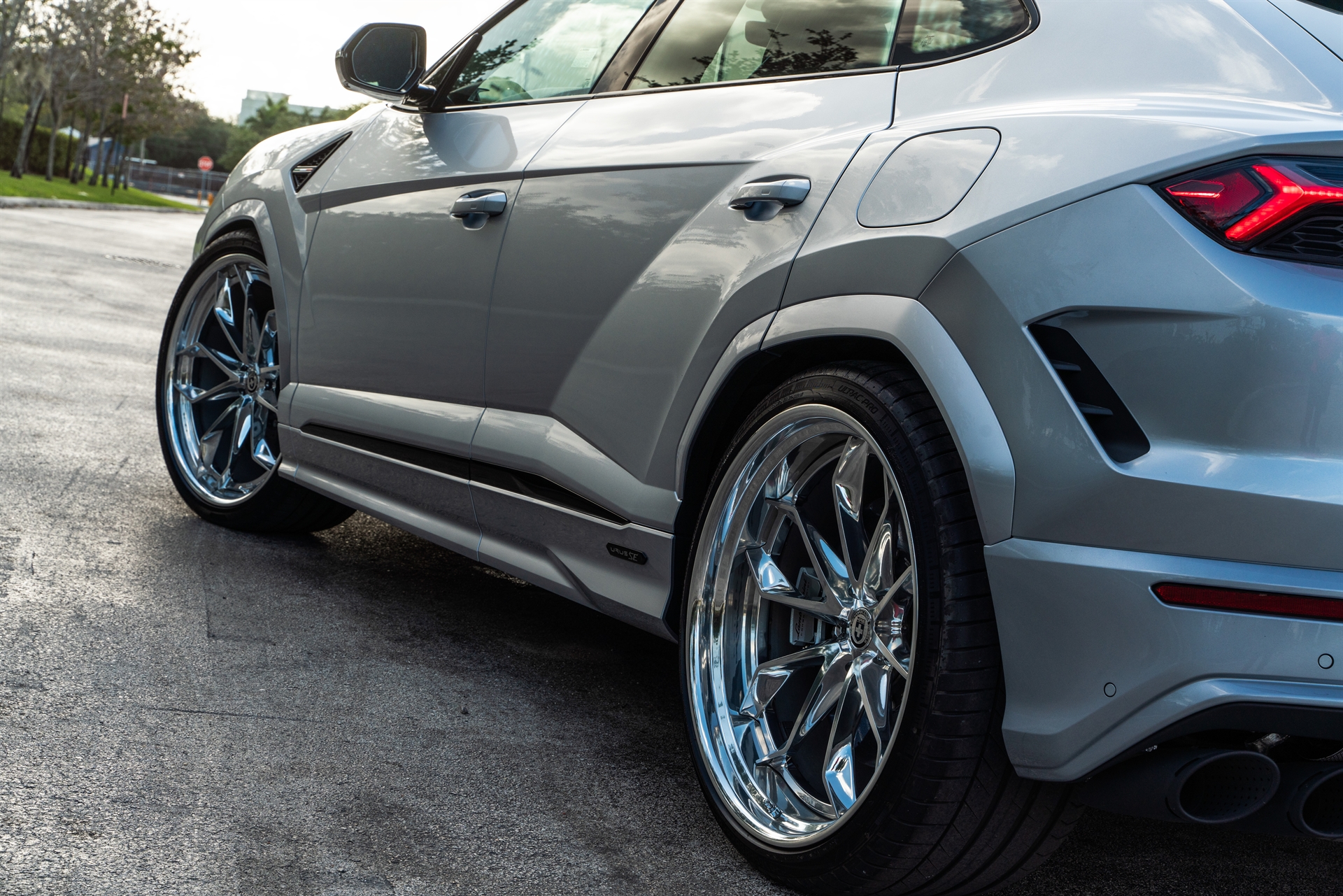 Lamborghini Urus SE | Grigio Nimbus | on HRE S201H | Polished Clear  