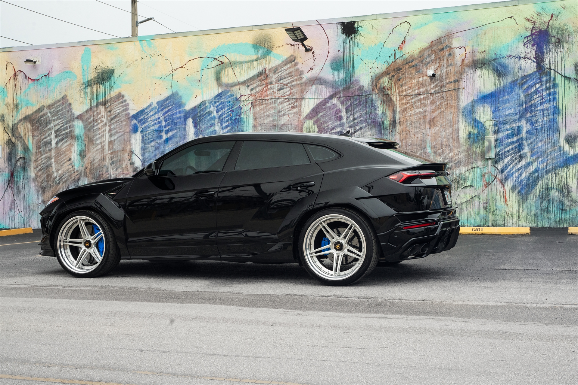 Lamborghini Urus S | Nero Noctis | 1016 Vision Widebody | on 1886 XR-003 Wheels | Brushed Clear