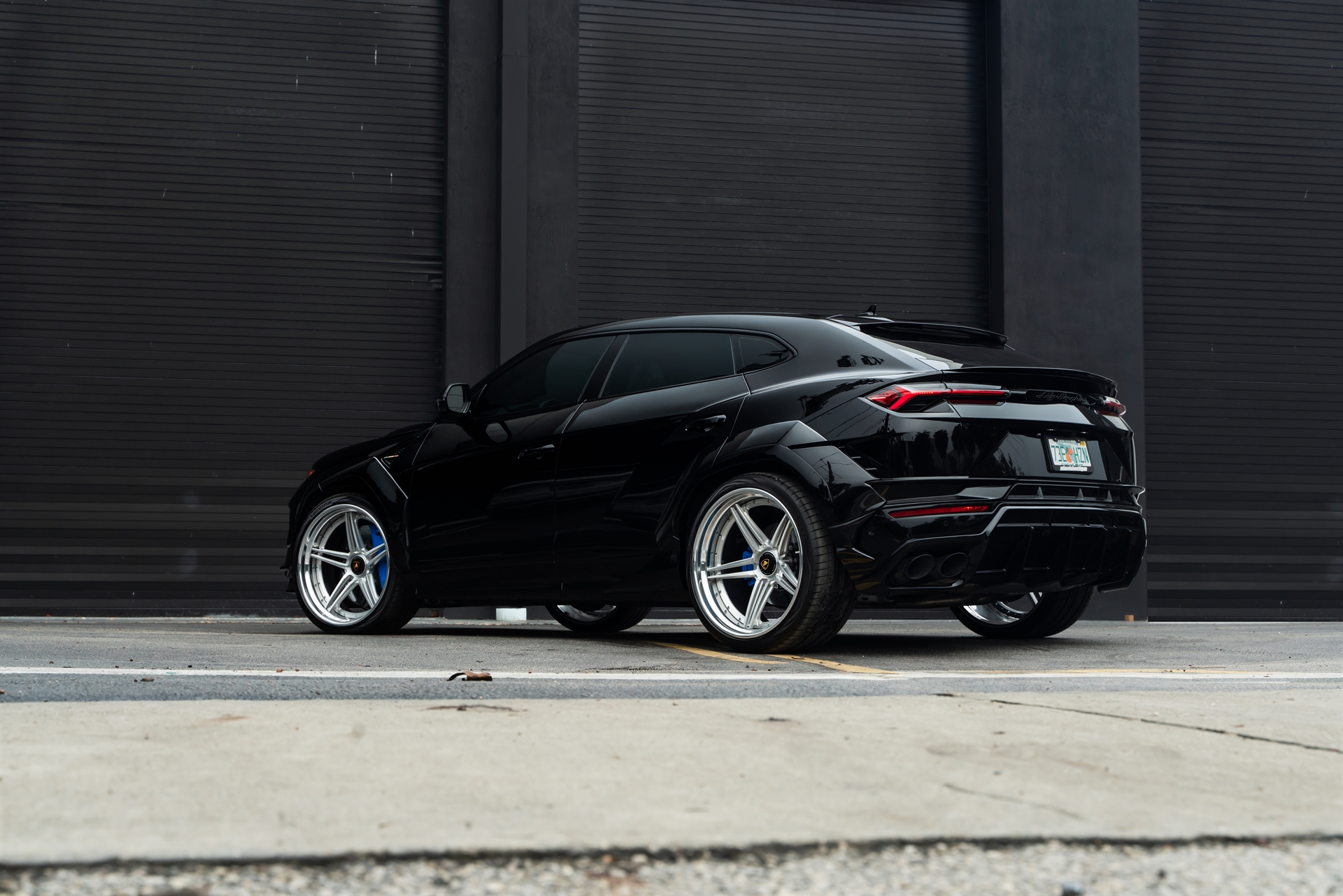 Lamborghini Urus S | Nero Noctis | 1016 Vision Widebody | on 1886 XR-003 Wheels | Brushed Clear