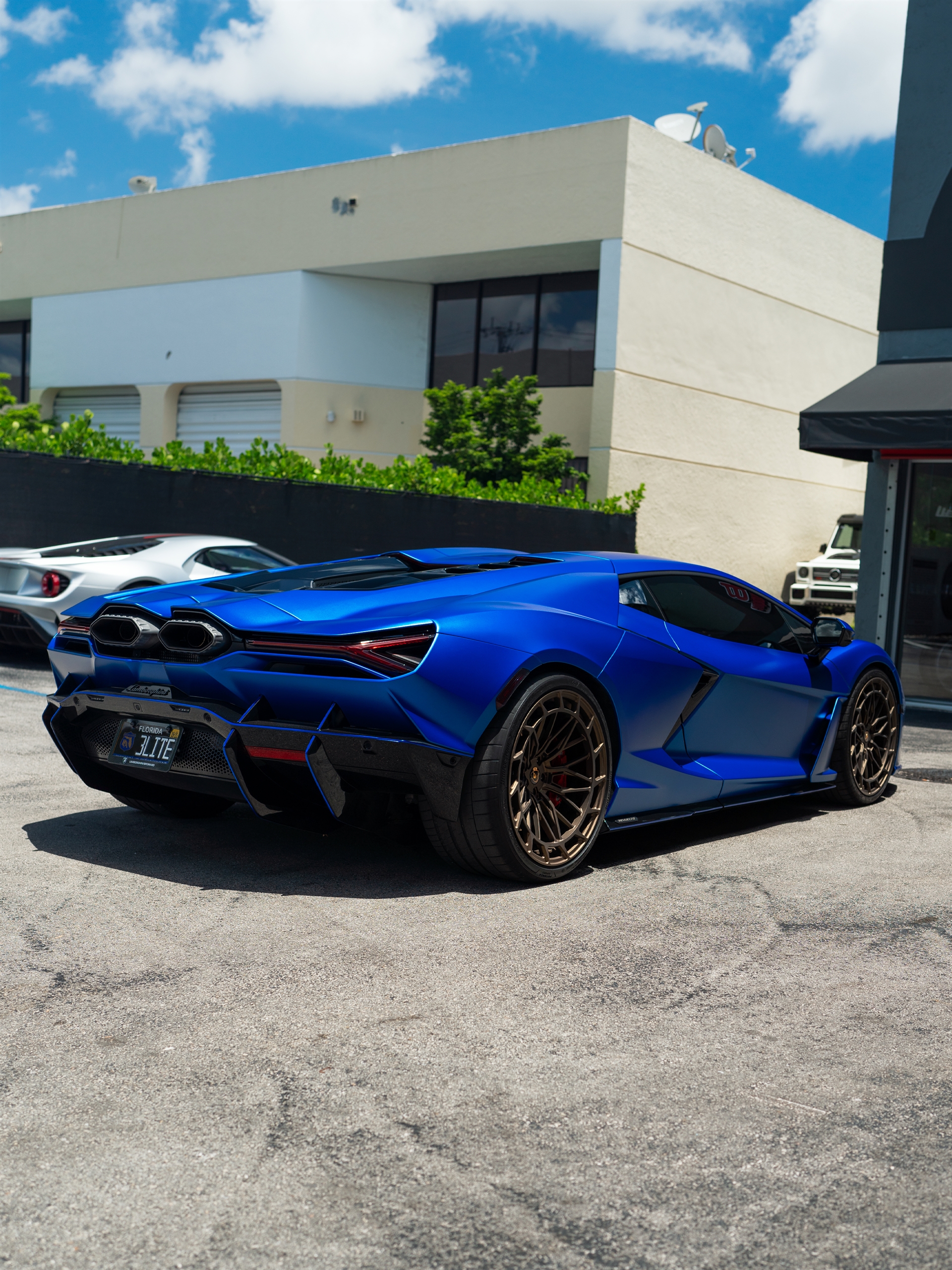 Lamborghini Revuelto | Blu Eleos | on Avant Garde AGL80 | Satin Bronze