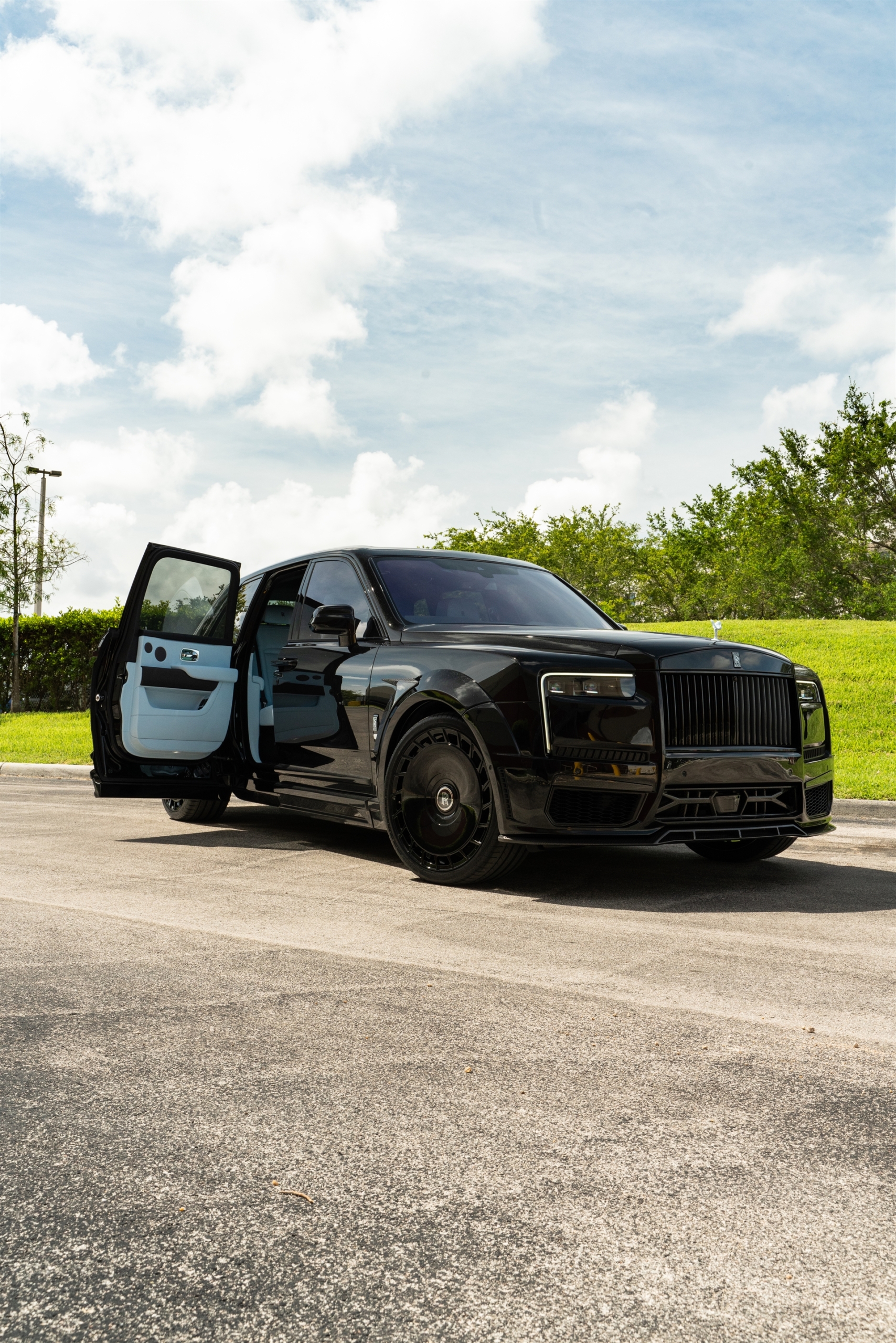 1016 Industries Cullinan Series II | Diamond Black | on Avant Garde SRX-04 | Gloss Black