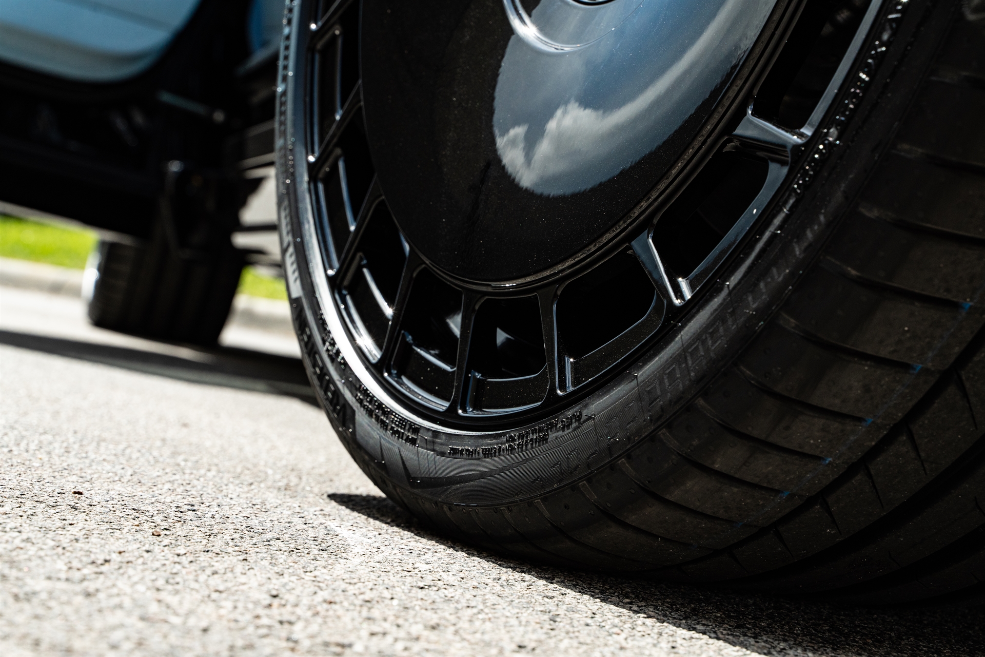 1016 Industries Cullinan Series II | Diamond Black | on Avant Garde SRX-04 | Gloss Black