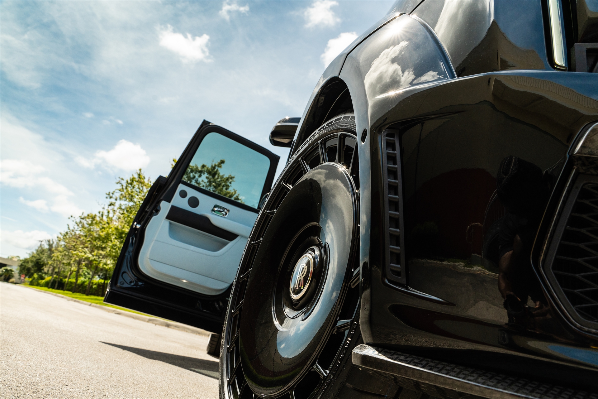 1016 Industries Cullinan Series II | Diamond Black | on Avant Garde SRX-04 | Gloss Black