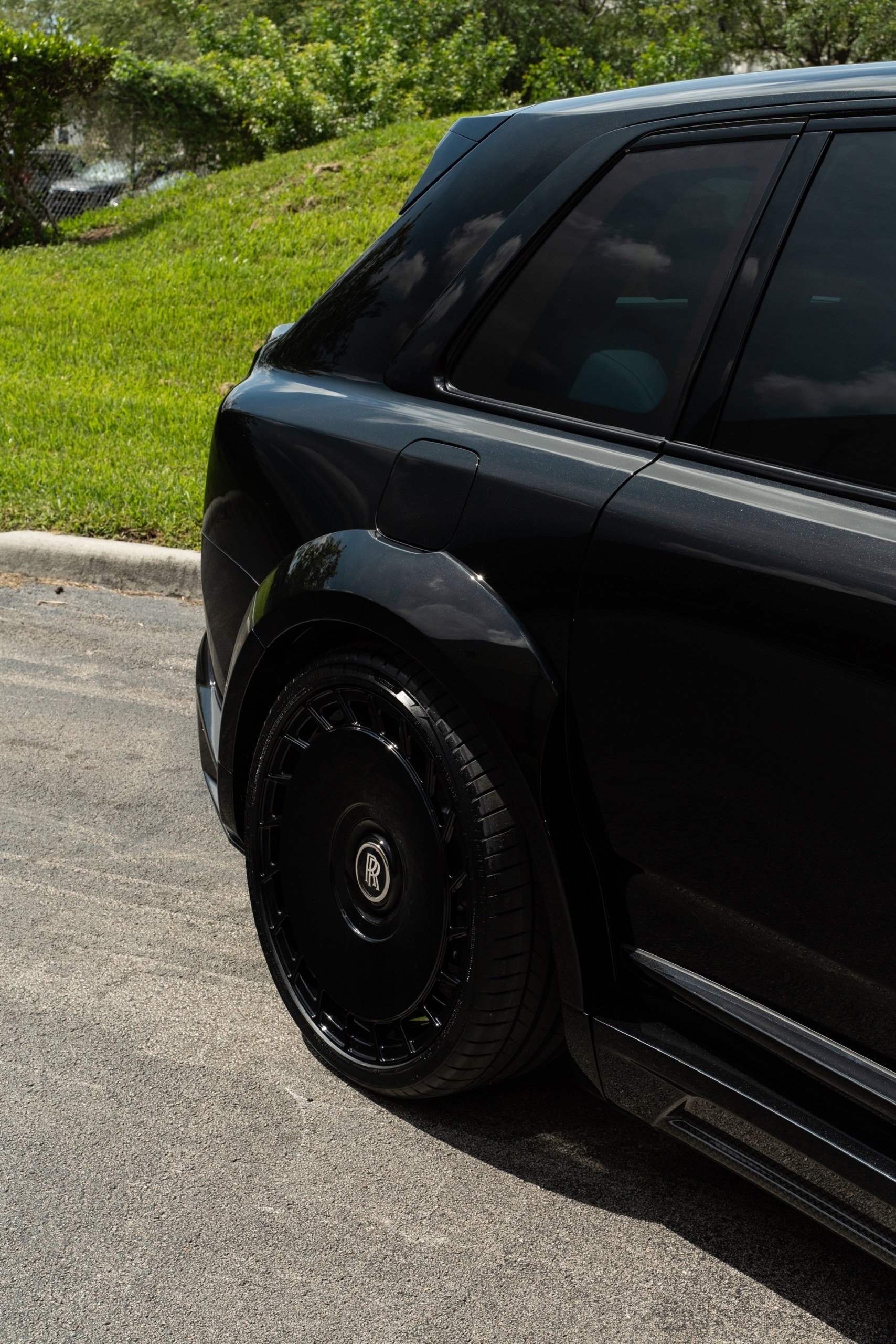 1016 Industries Cullinan Series II | Diamond Black | on Avant Garde SRX-04 | Gloss Black