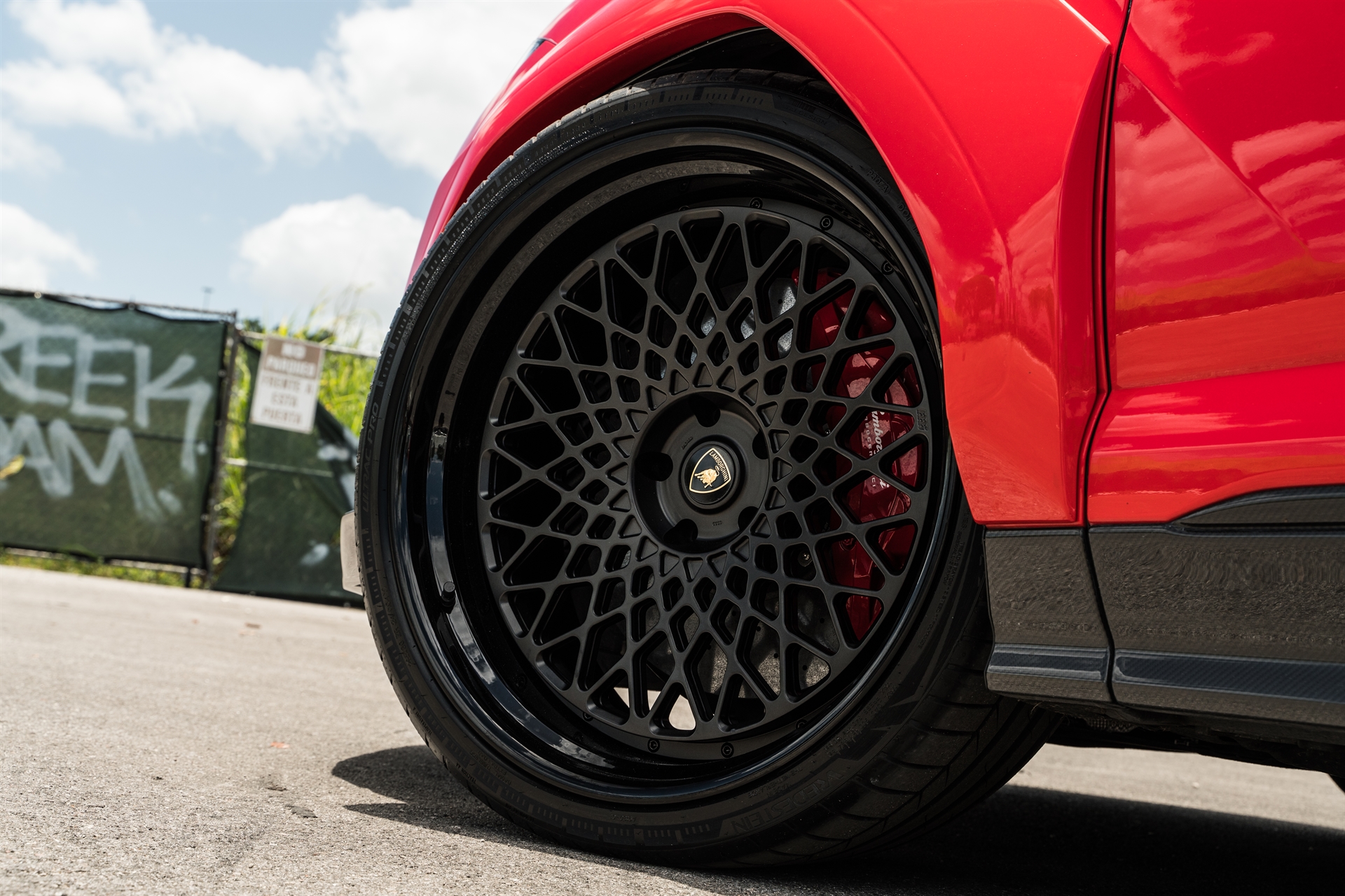 Lamborghini Urus | Rosso Mars | on 1886 S009 | Satin Black