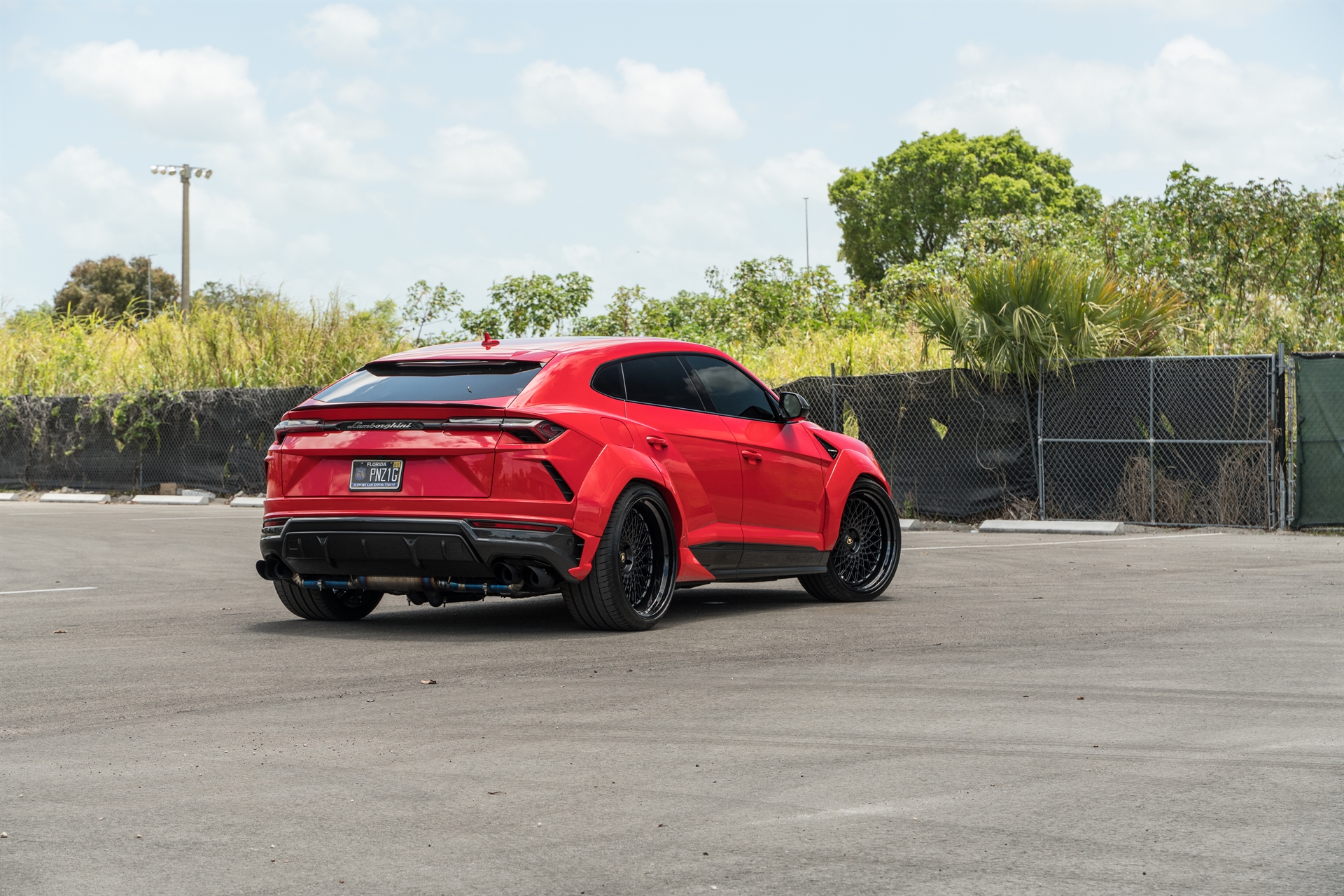 Lamborghini Urus | Rosso Mars | on 1886 S009 | Satin Black