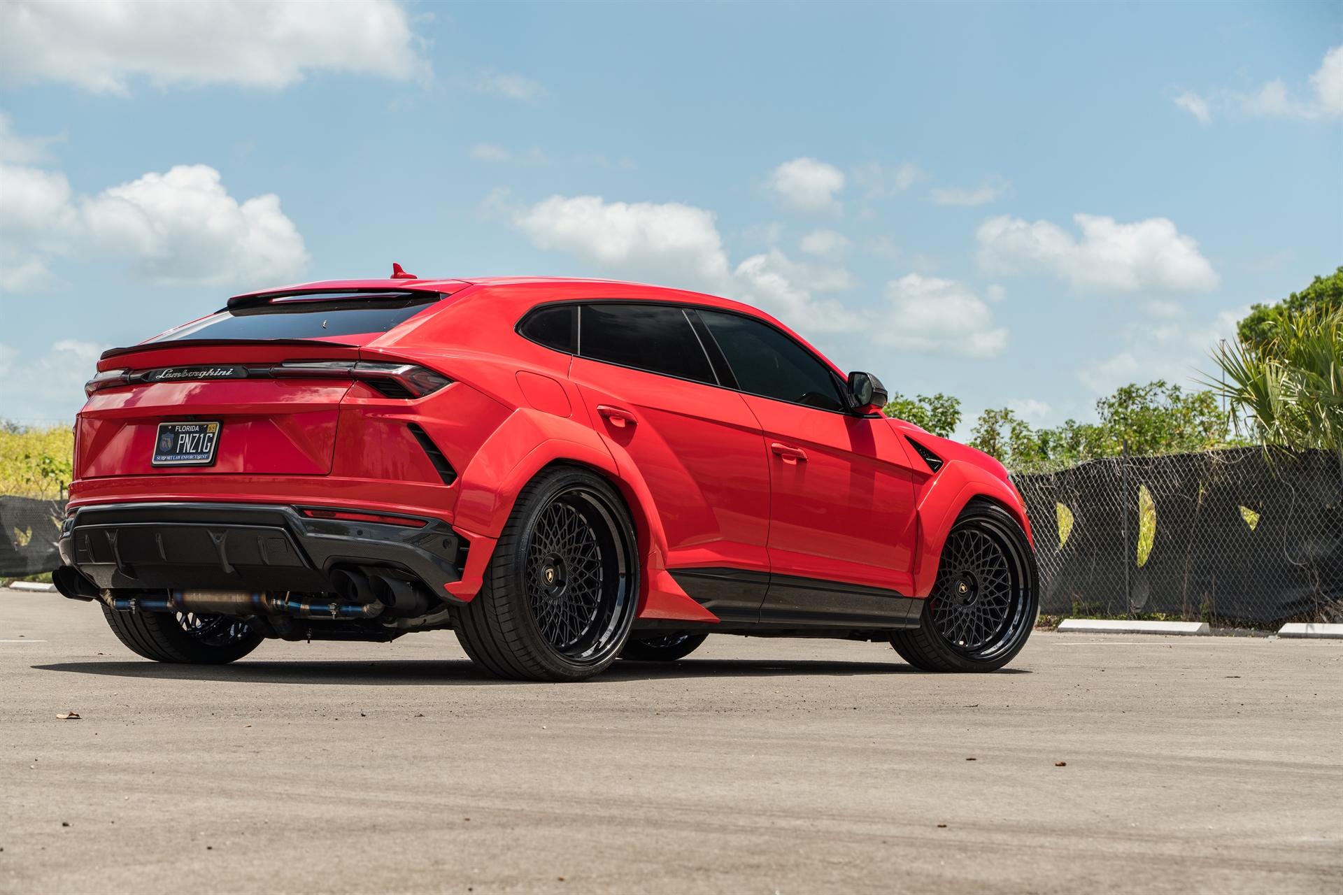 Lamborghini Urus | Rosso Mars | on 1886 S009 | Satin Black