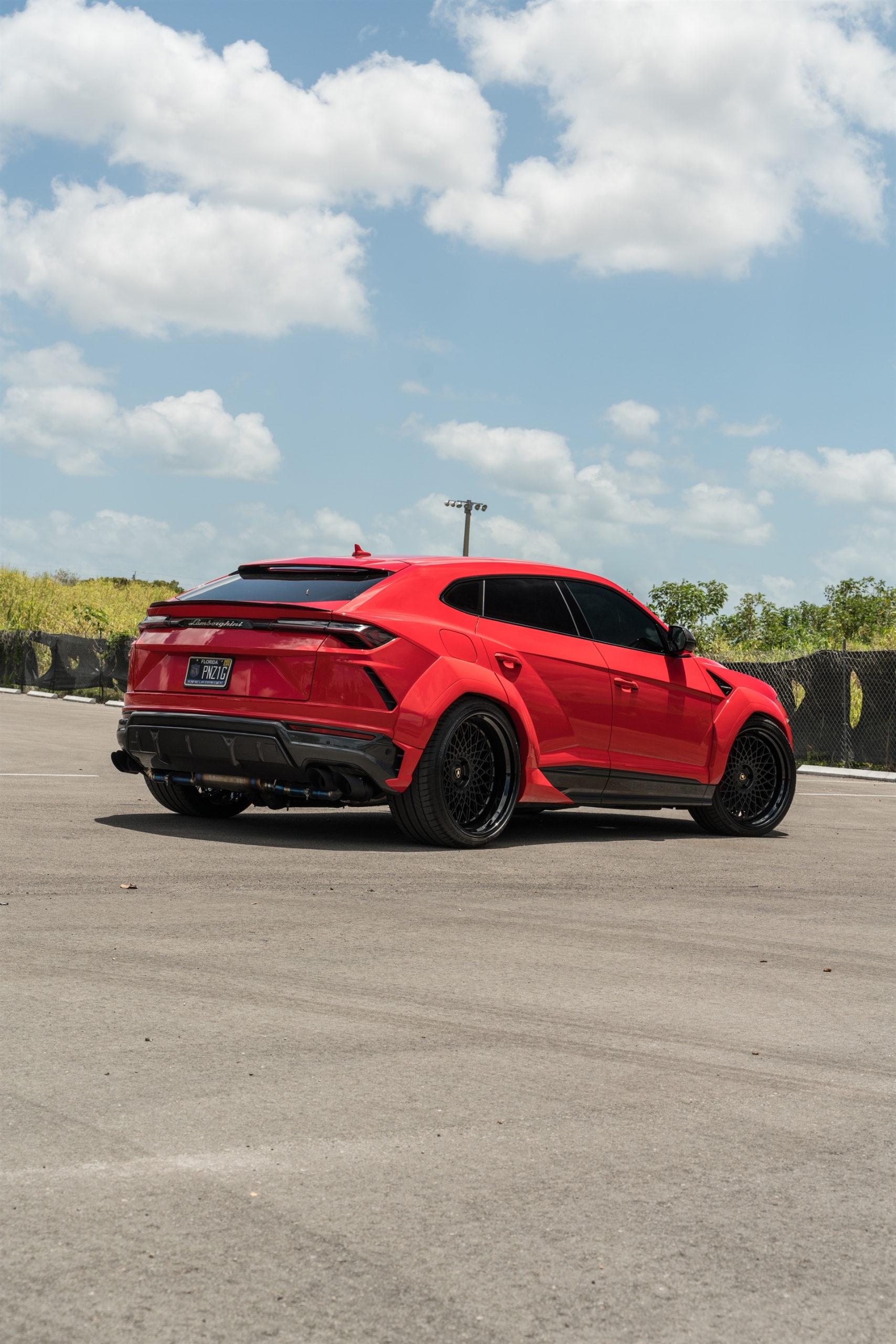 Lamborghini Urus | Rosso Mars | on 1886 S009 | Satin Black