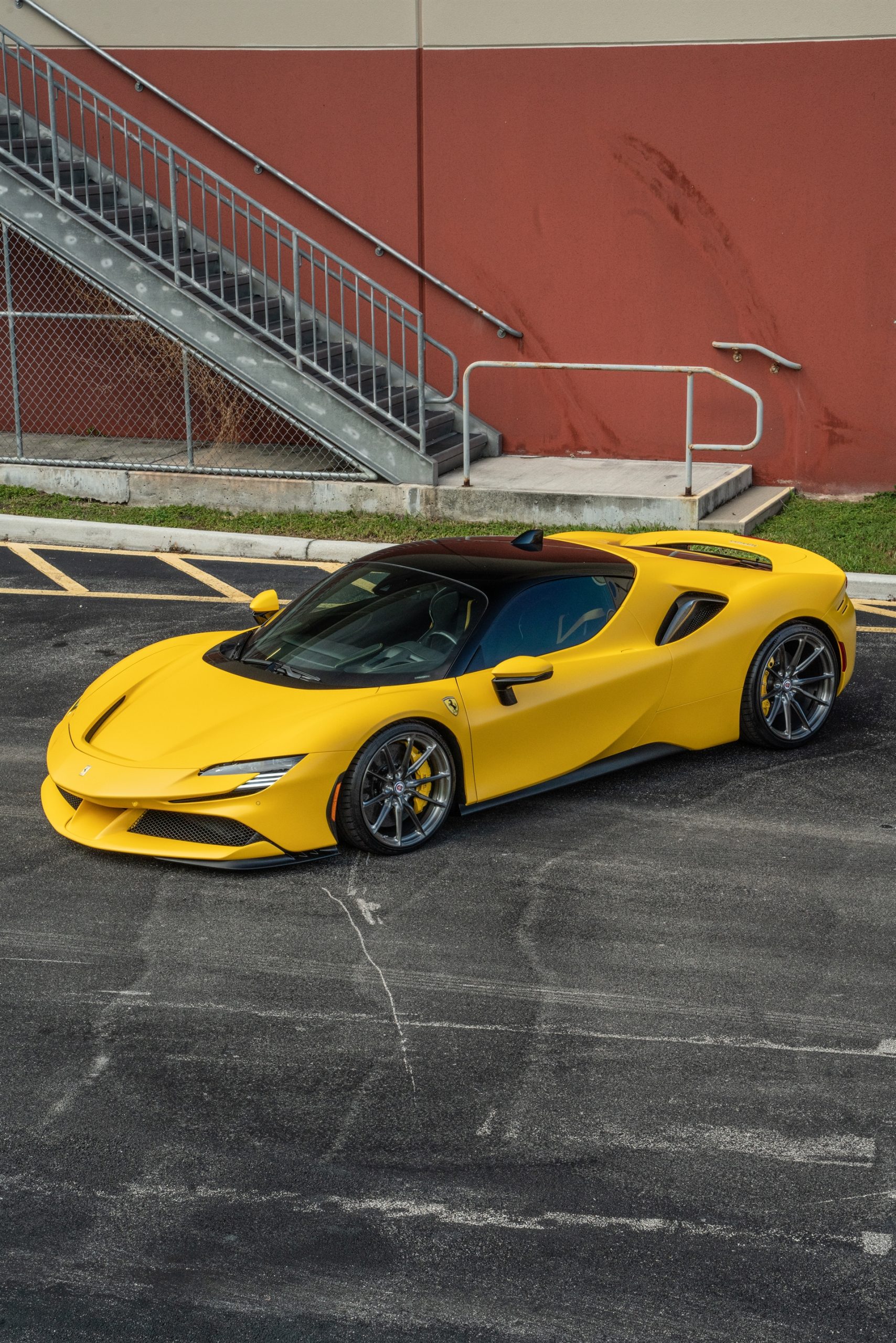 Ferrari SF90 Gialo Modena HRE P104SC