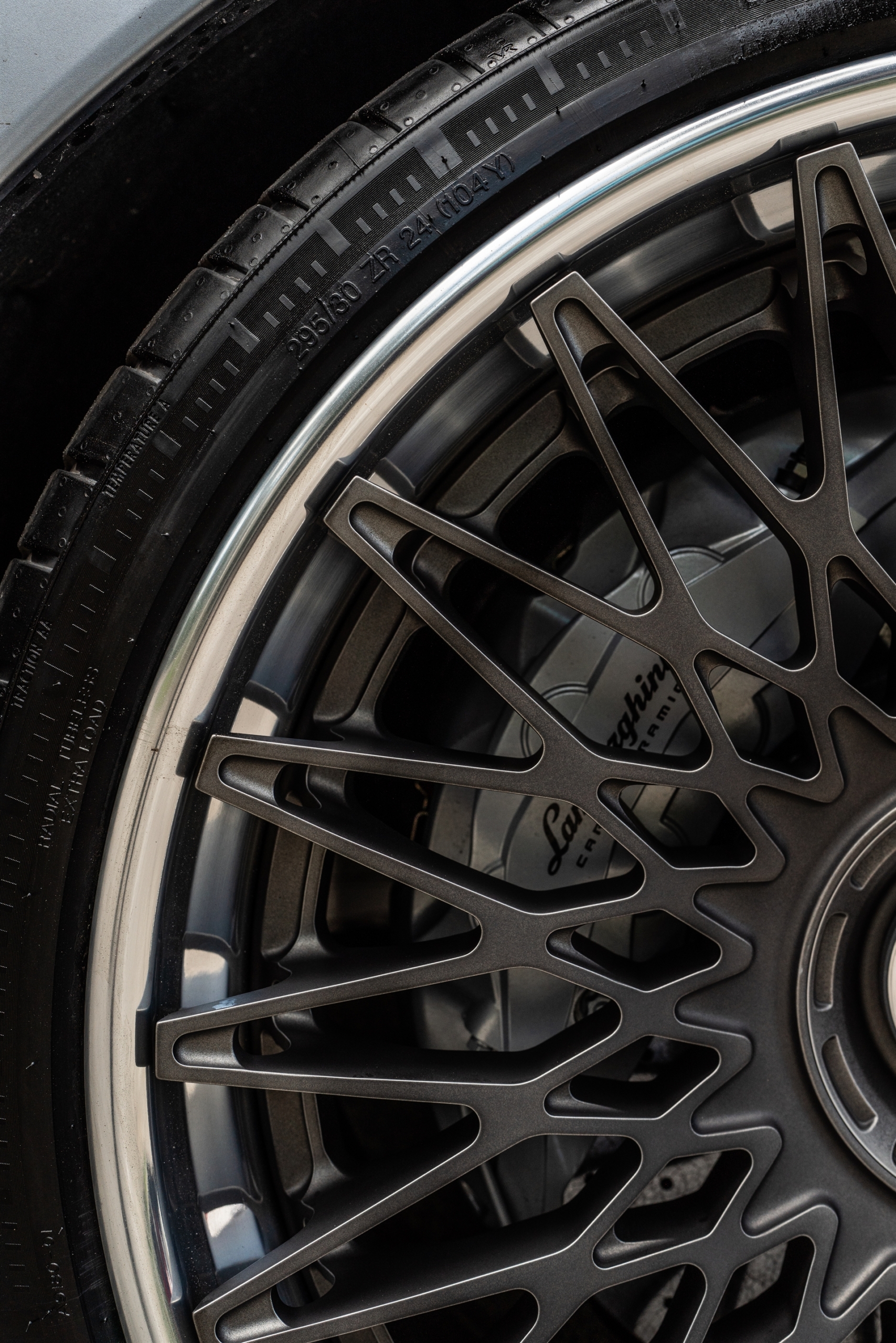 Lamborghini Urus SE | Grigio Nimbus | on ANRKY RS7.3 | Frozen Polished Gunmetal