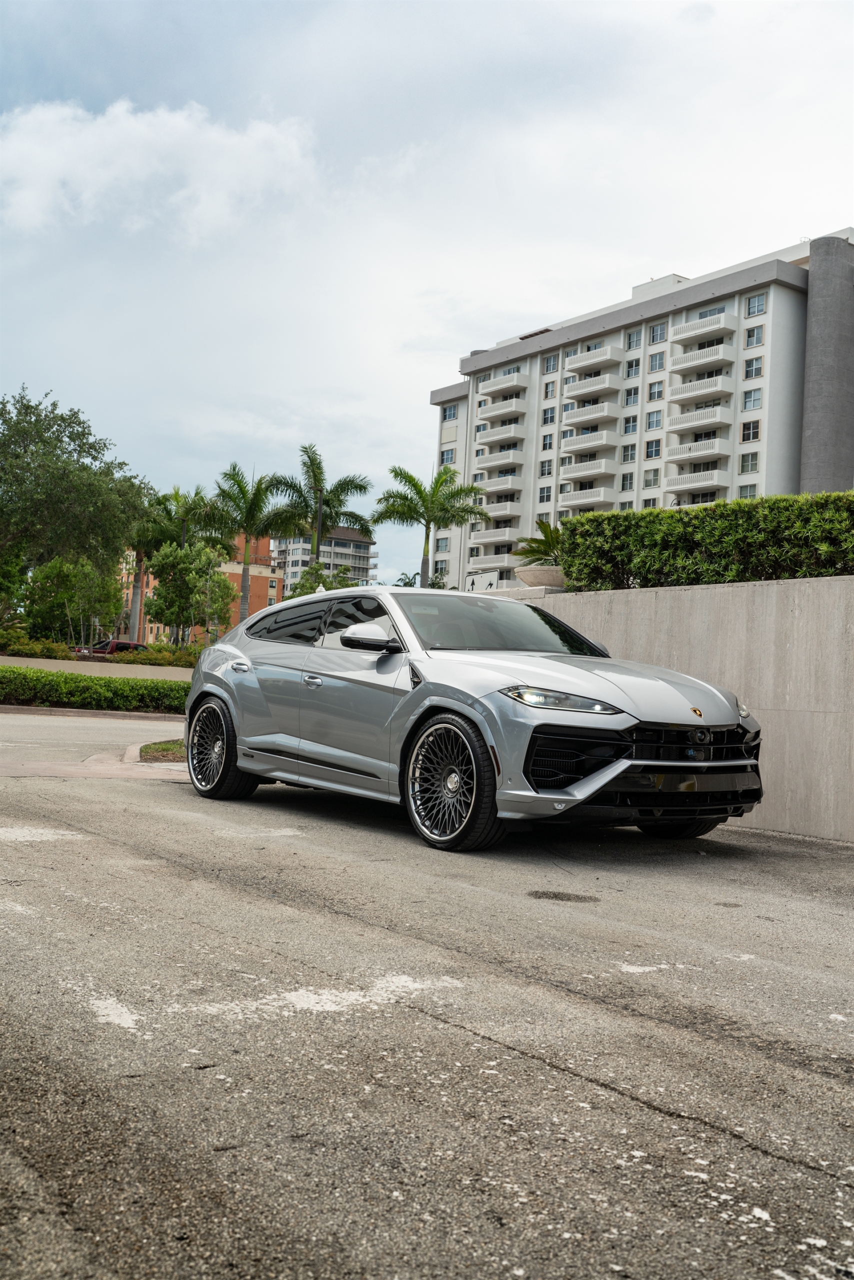 Lamborghini Urus SE | Grigio Nimbus | on ANRKY RS7.3 | Frozen Polished Gunmetal