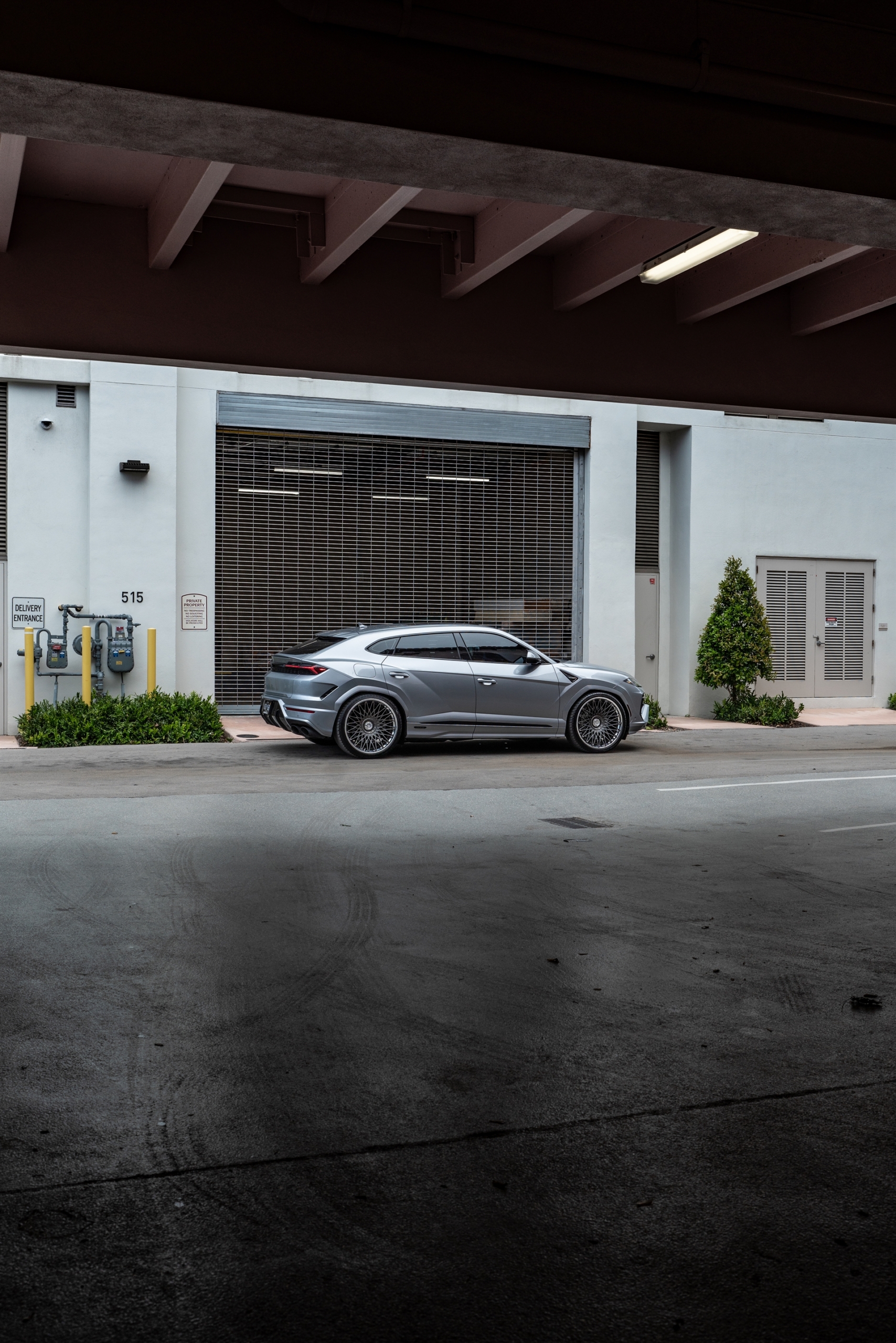 Lamborghini Urus SE | Grigio Nimbus | on ANRKY RS7.3 | Frozen Polished Gunmetal