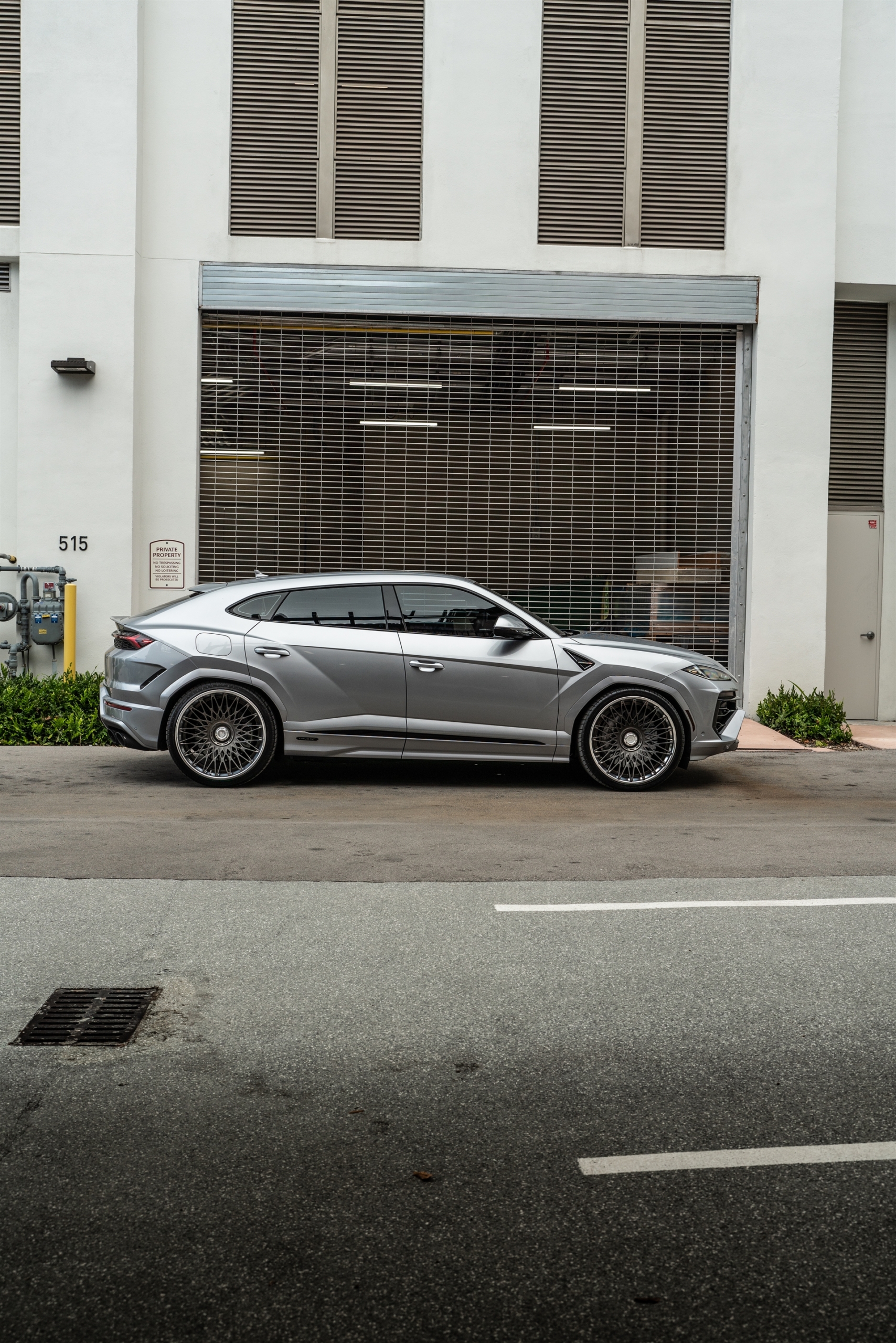 Lamborghini Urus SE | Grigio Nimbus | on ANRKY RS7.3 | Frozen Polished Gunmetal