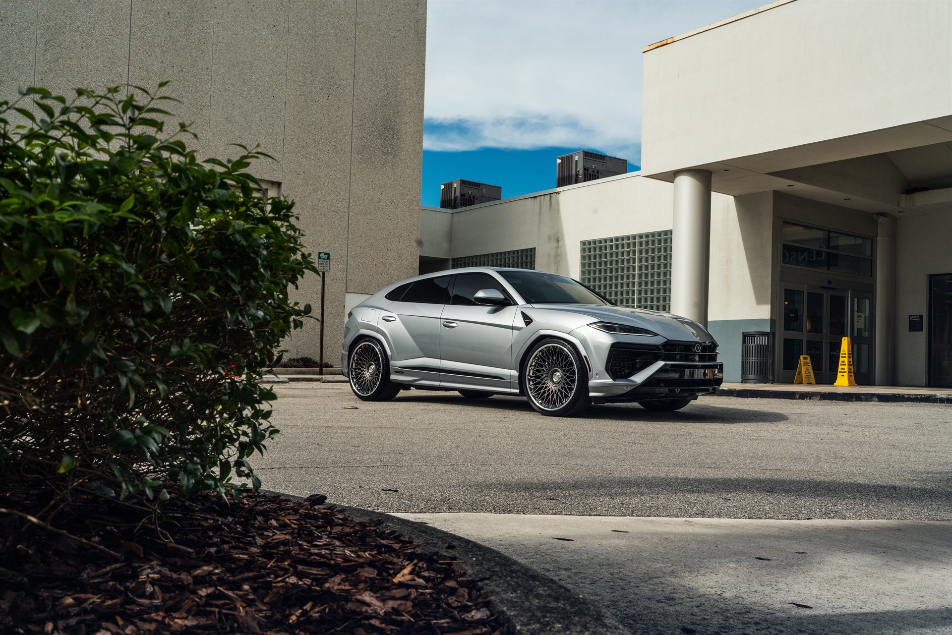 Lamborghini Urus SE | Grigio Nimbus | on ANRKY RS7.3 | Frozen Polished Gunmetal