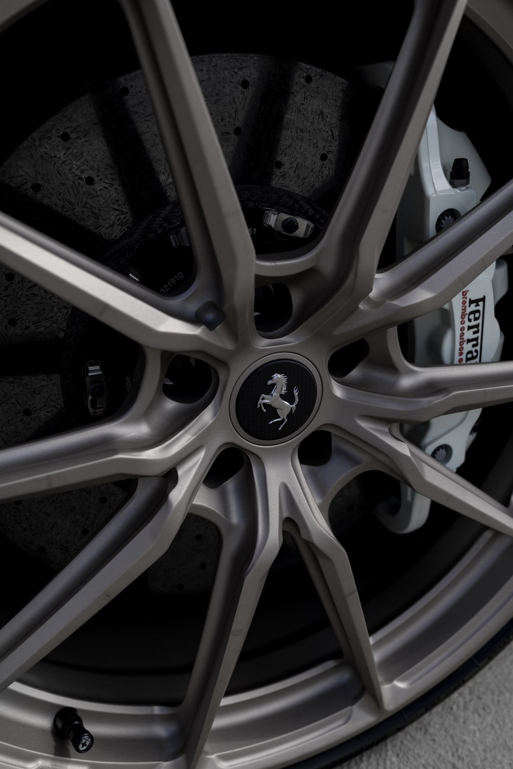 Ferrari 488 Pista | Bianco Avus | on HRE P104SC | Satin White Gold