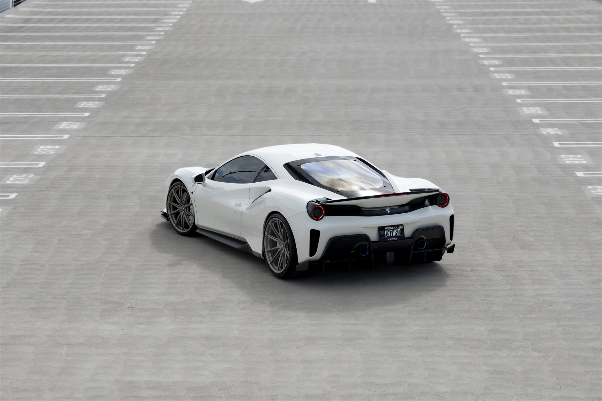 Ferrari 488 Pista | Bianco Avus | on HRE P104SC | Satin White Gold