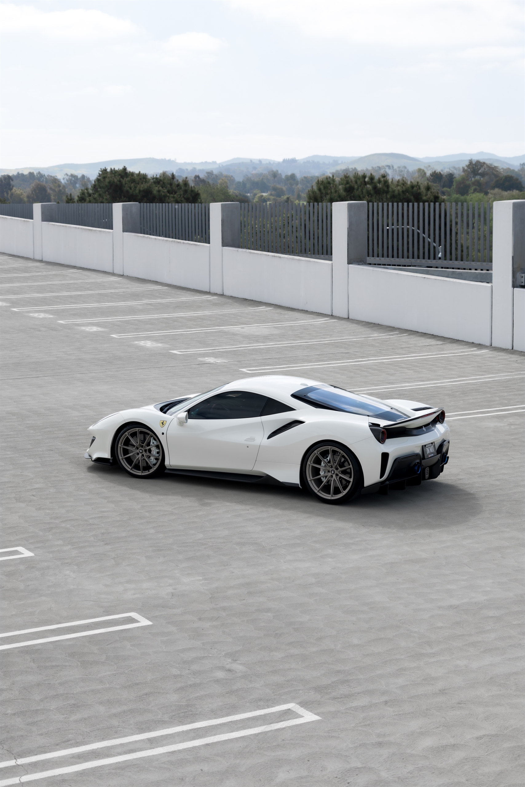 Ferrari 488 Pista | Bianco Avus | on HRE P104SC | Satin White Gold