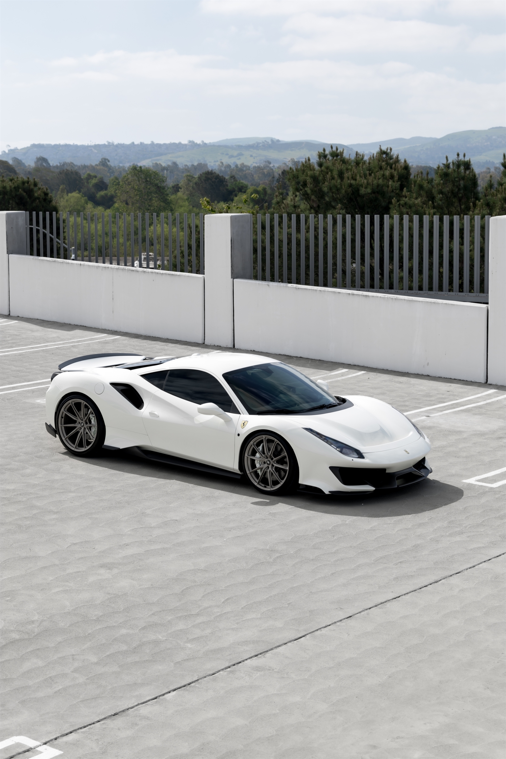 Ferrari 488 Pista | Bianco Avus | on HRE P104SC | Satin White Gold