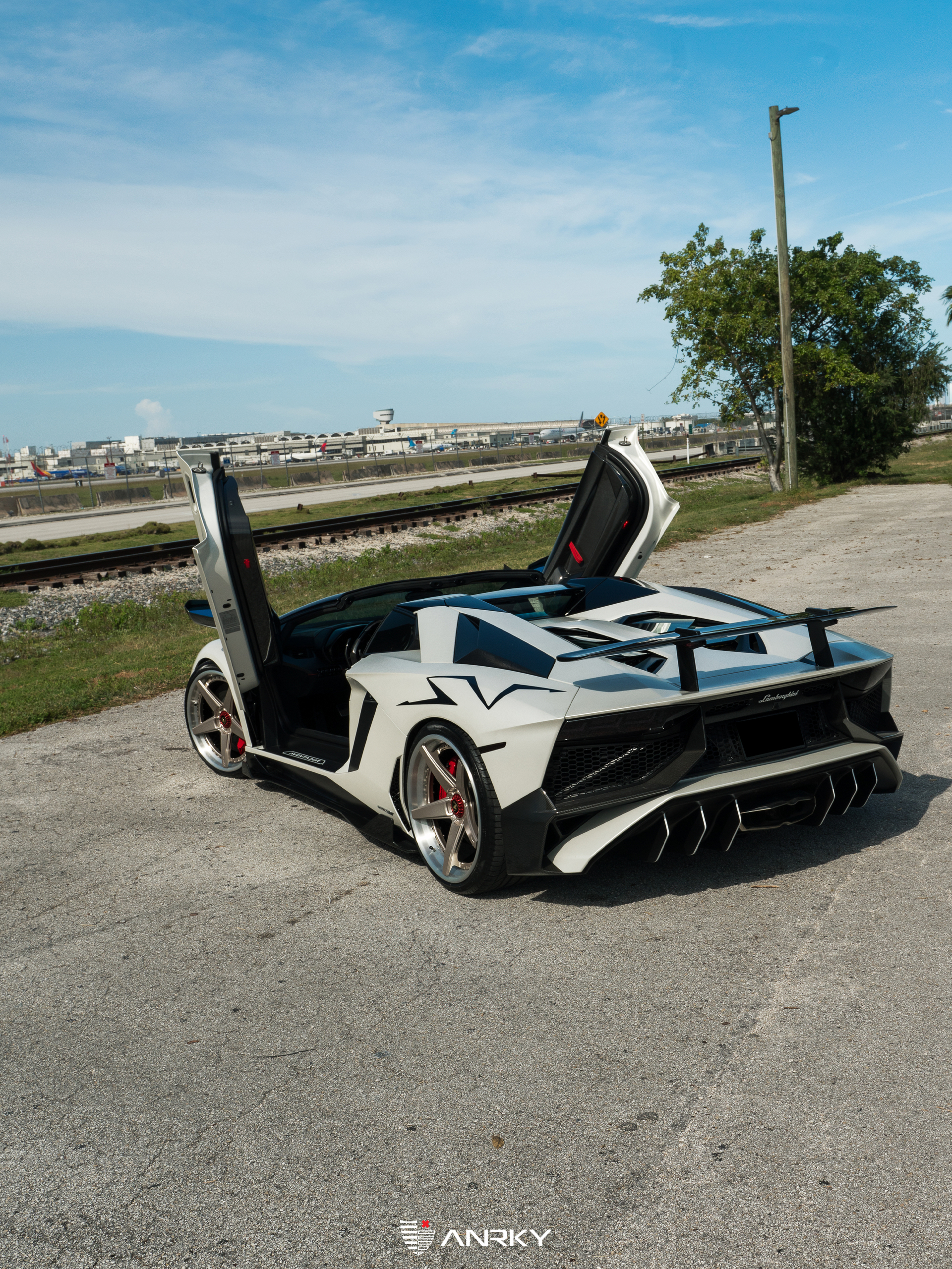 Lamborghini Aventador SV Roadster | Ballon White | ANRKY RS5.3 | Satin White Gold