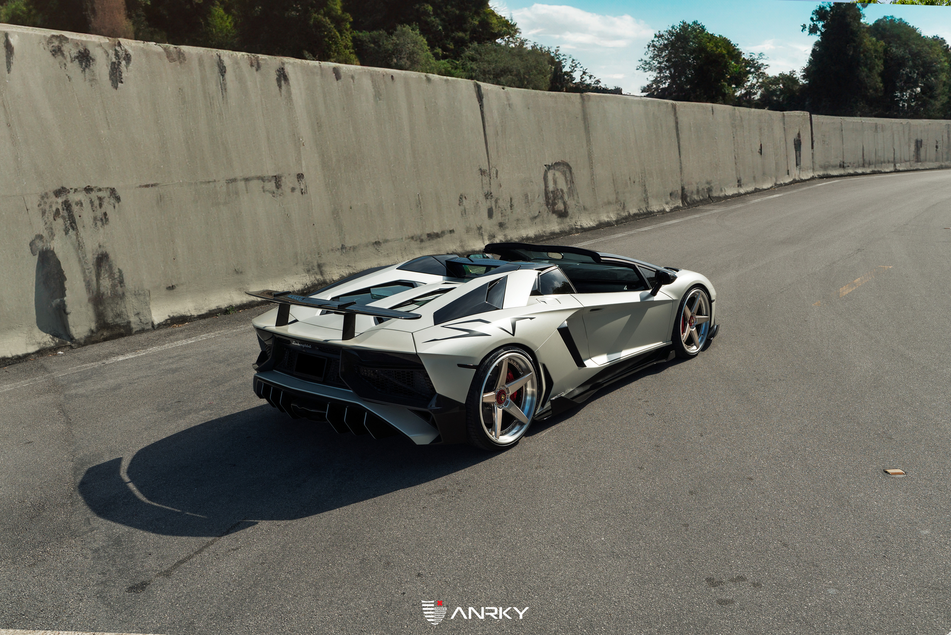 Lamborghini Aventador SV Roadster | Ballon White | ANRKY RS5.3 | Satin White Gold