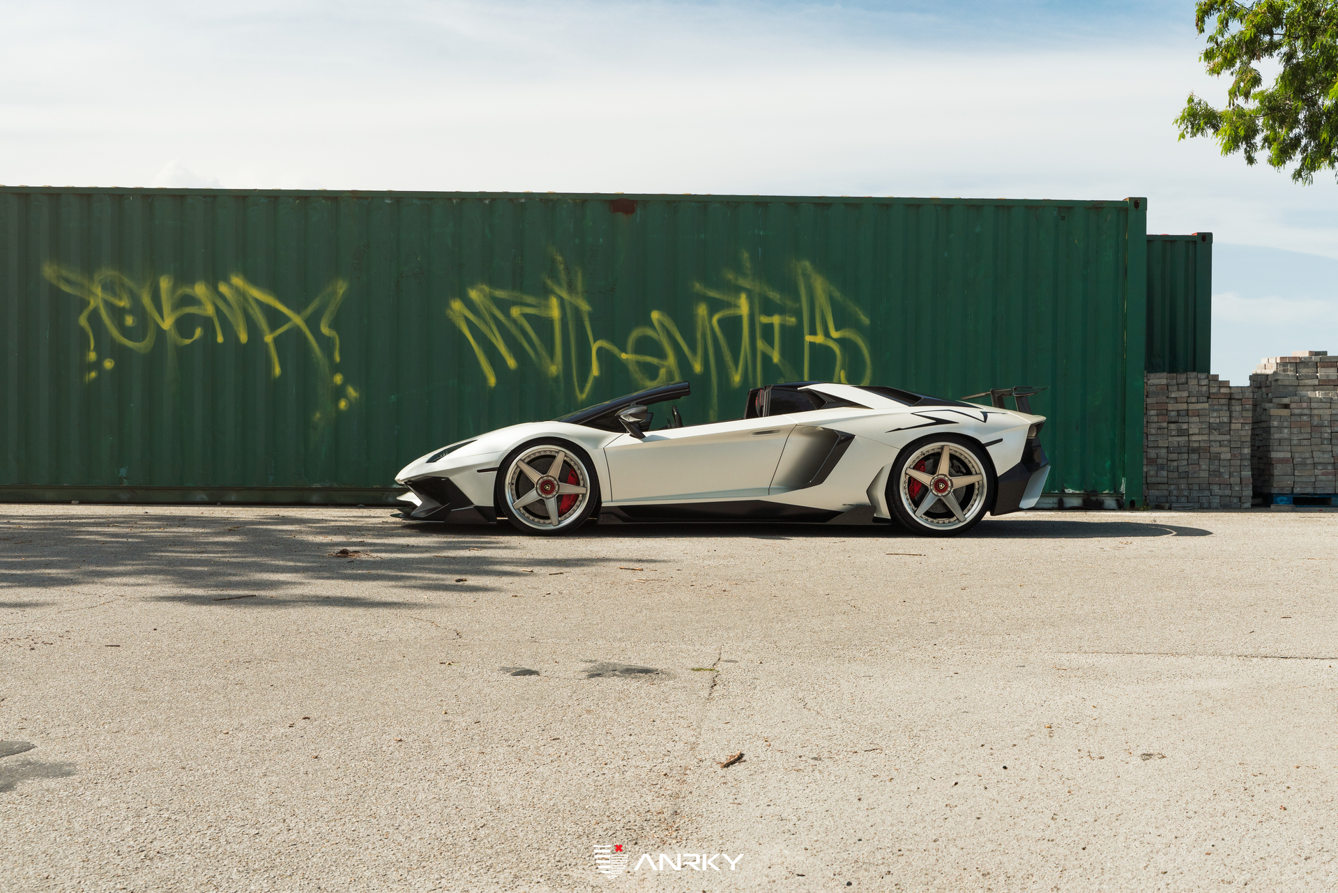 Lamborghini Aventador SV Roadster | Ballon White | ANRKY RS5.3 | Satin White Gold