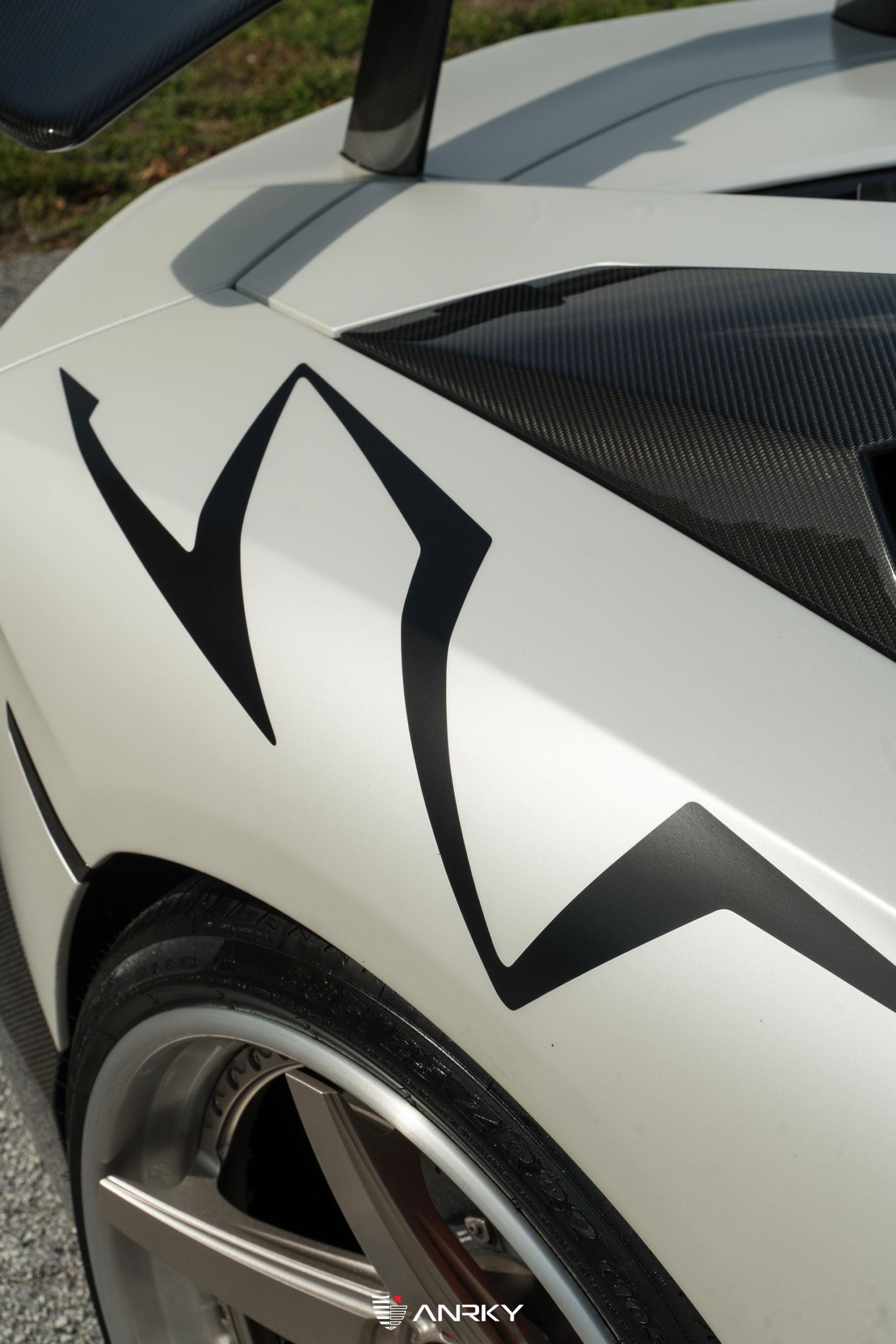 Lamborghini Aventador SV Roadster | Ballon White | ANRKY RS5.3 | Satin White Gold