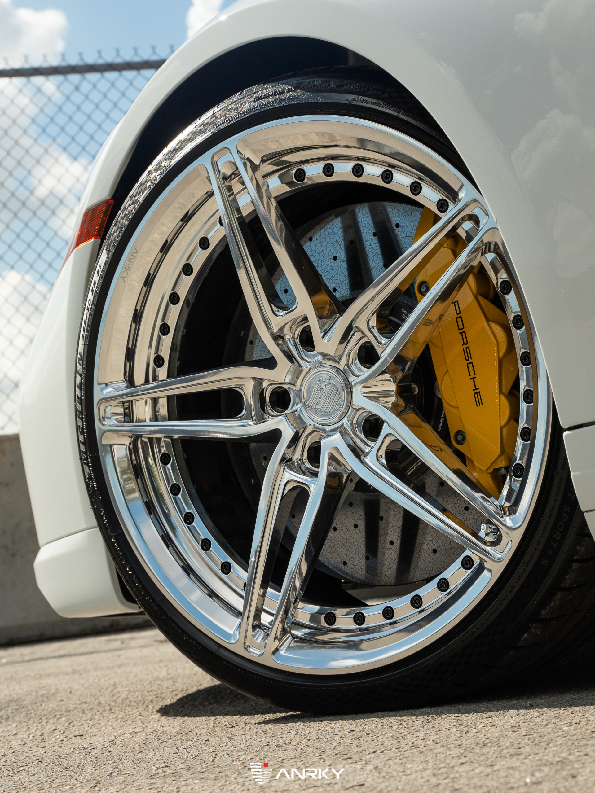 Porsche 992 Turbo – AN27 SeriesTWO