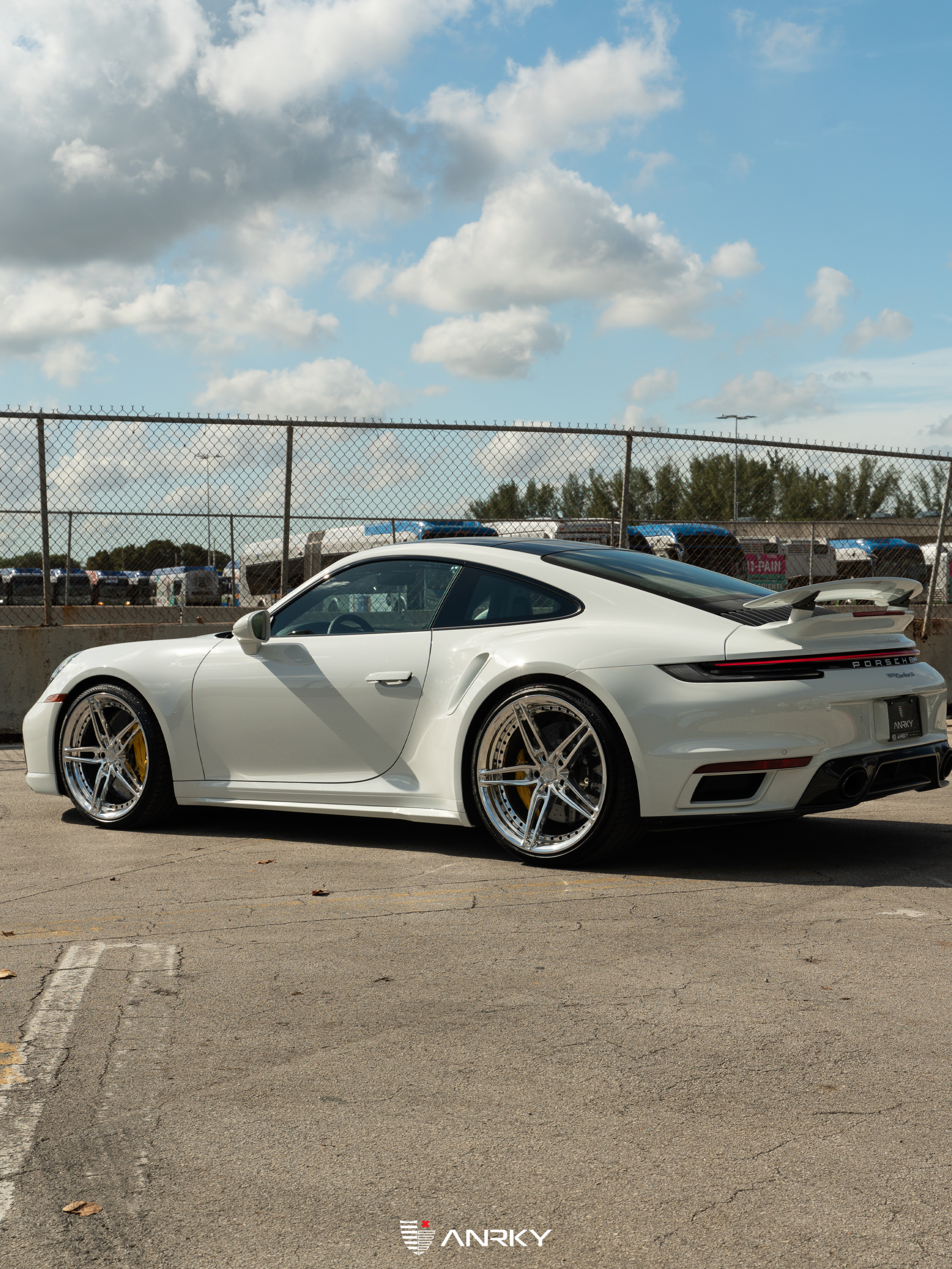 Porsche 992 Turbo – AN27 SeriesTWO
